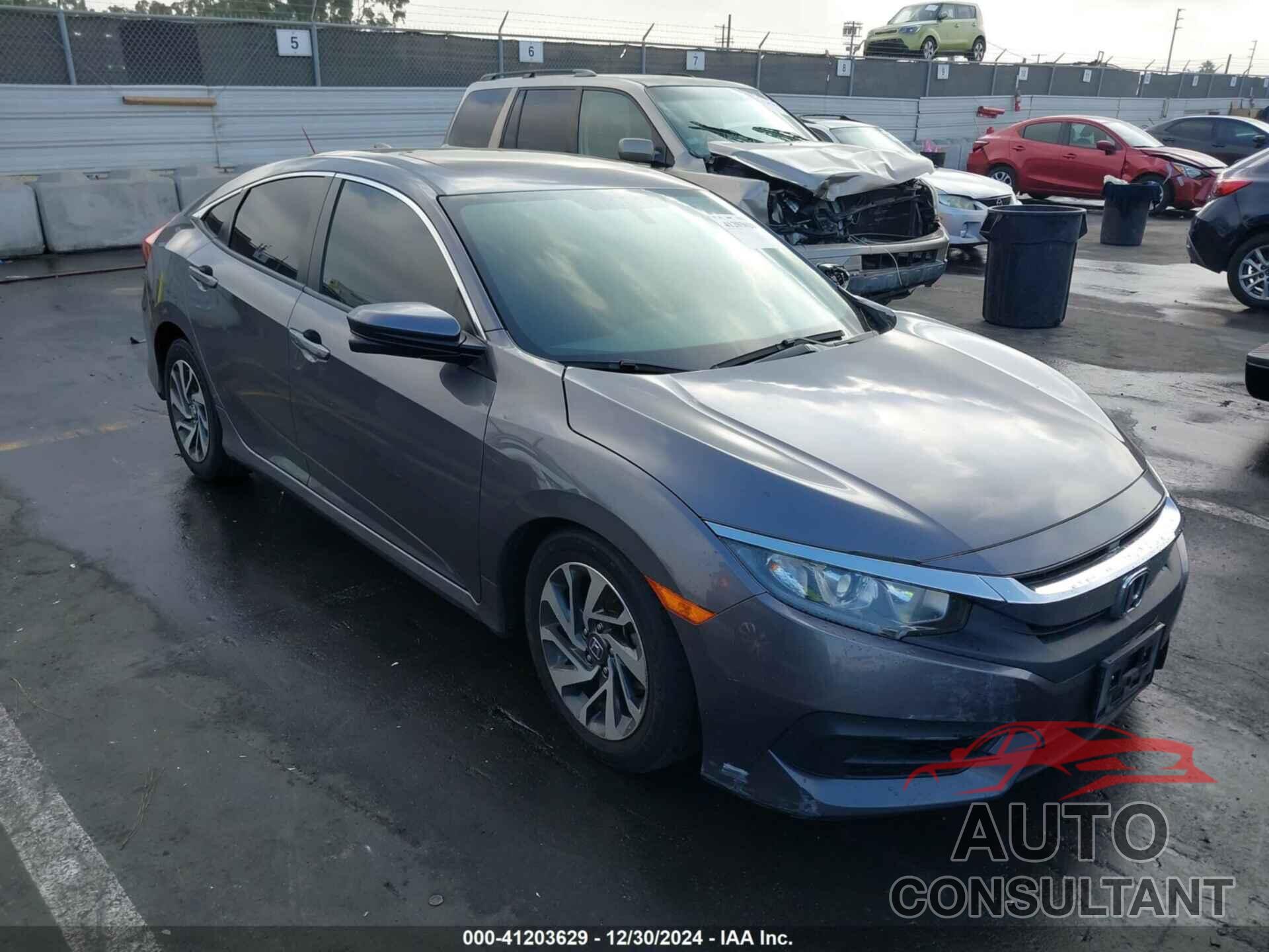 HONDA CIVIC 2018 - 2HGFC2F79JH577190