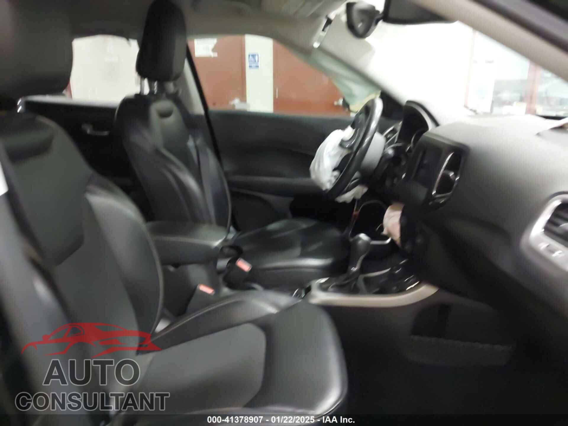 JEEP COMPASS 2018 - 3C4NJDBB6JT422948