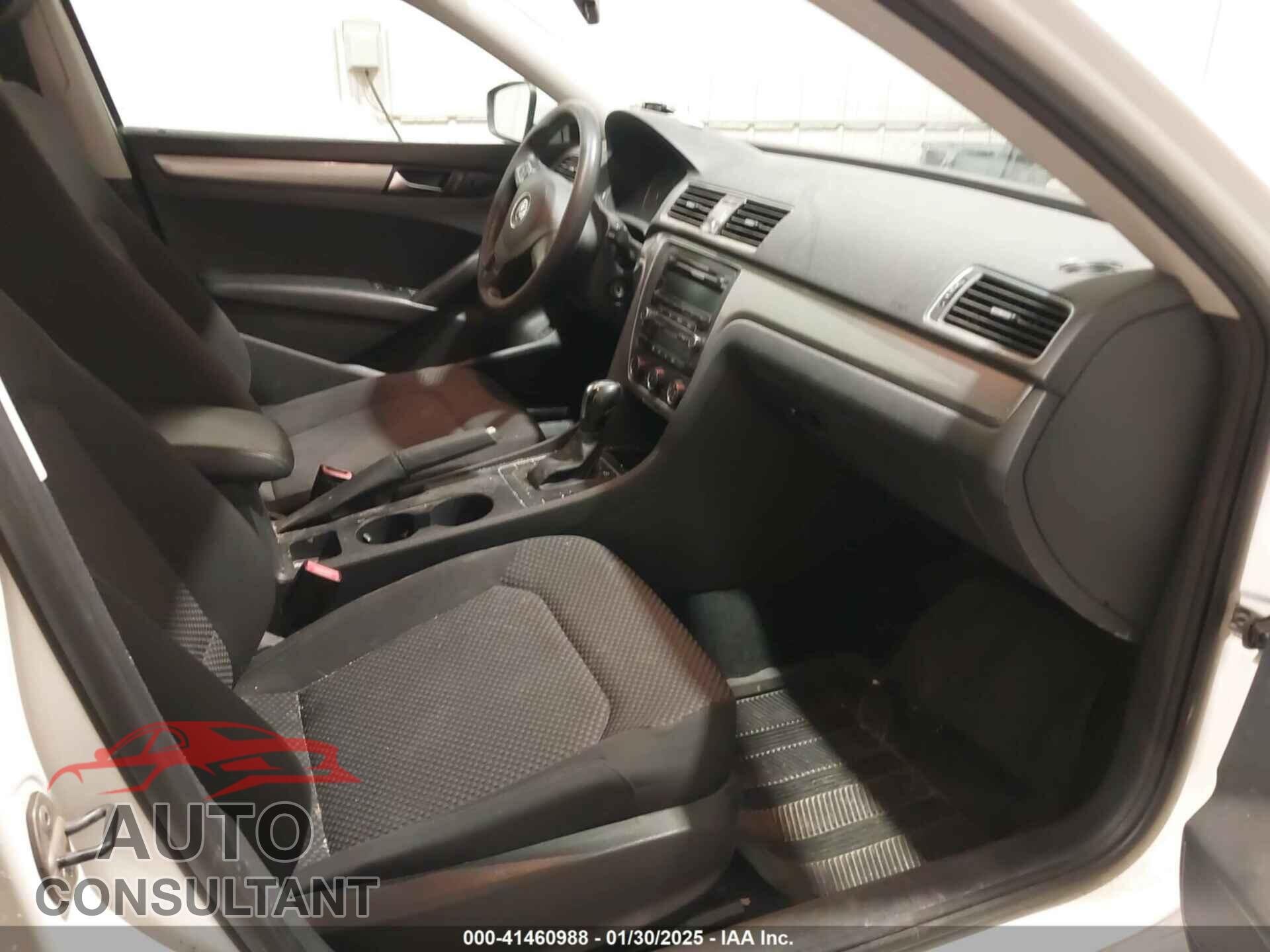 VOLKSWAGEN PASSAT 2013 - 1VWAP7A32DC081764