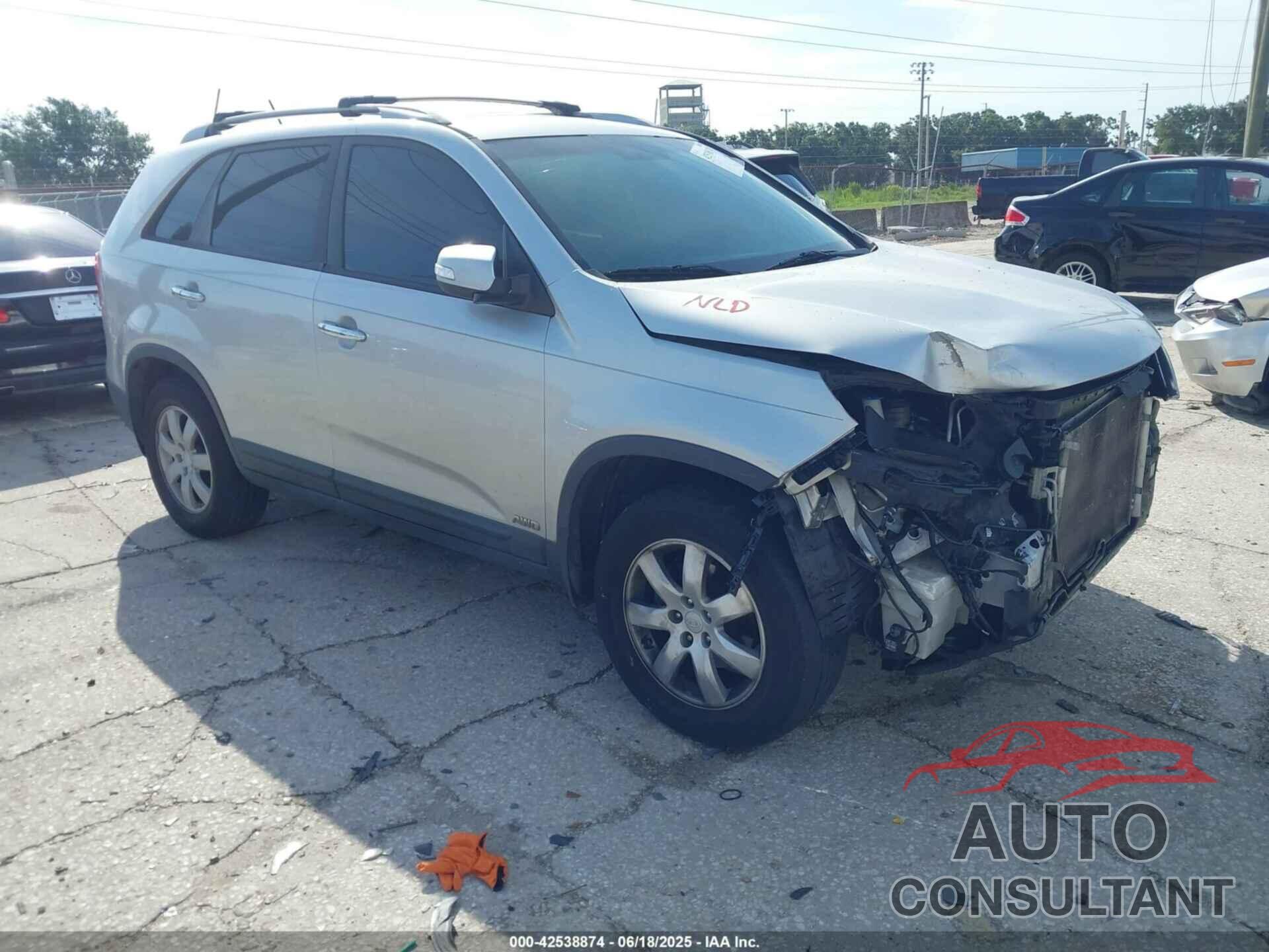 KIA SORENTO 2011 - 5XYKTCA16BG187413