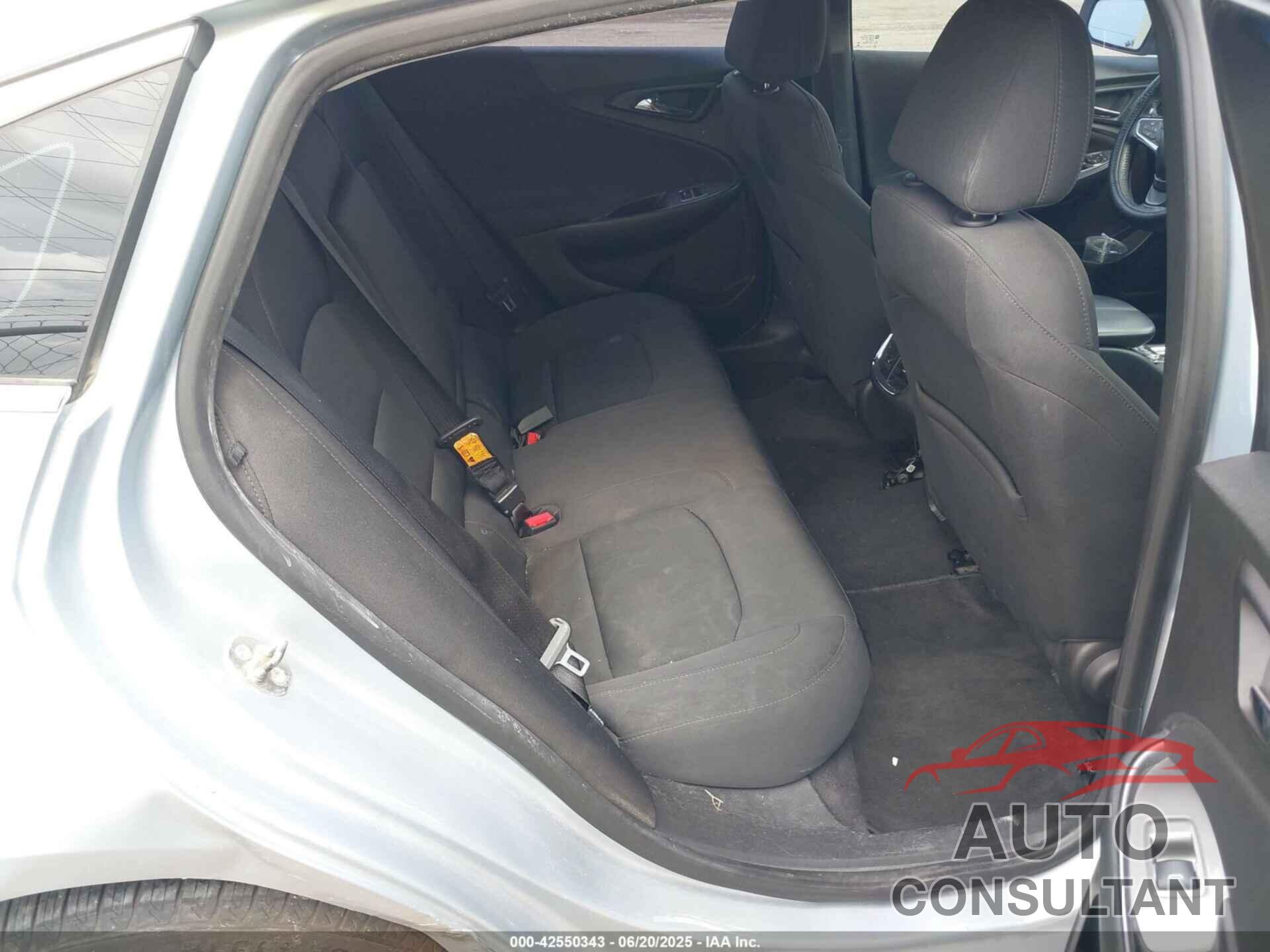 CHEVROLET MALIBU 2017 - 1G1ZE5ST5HF220491