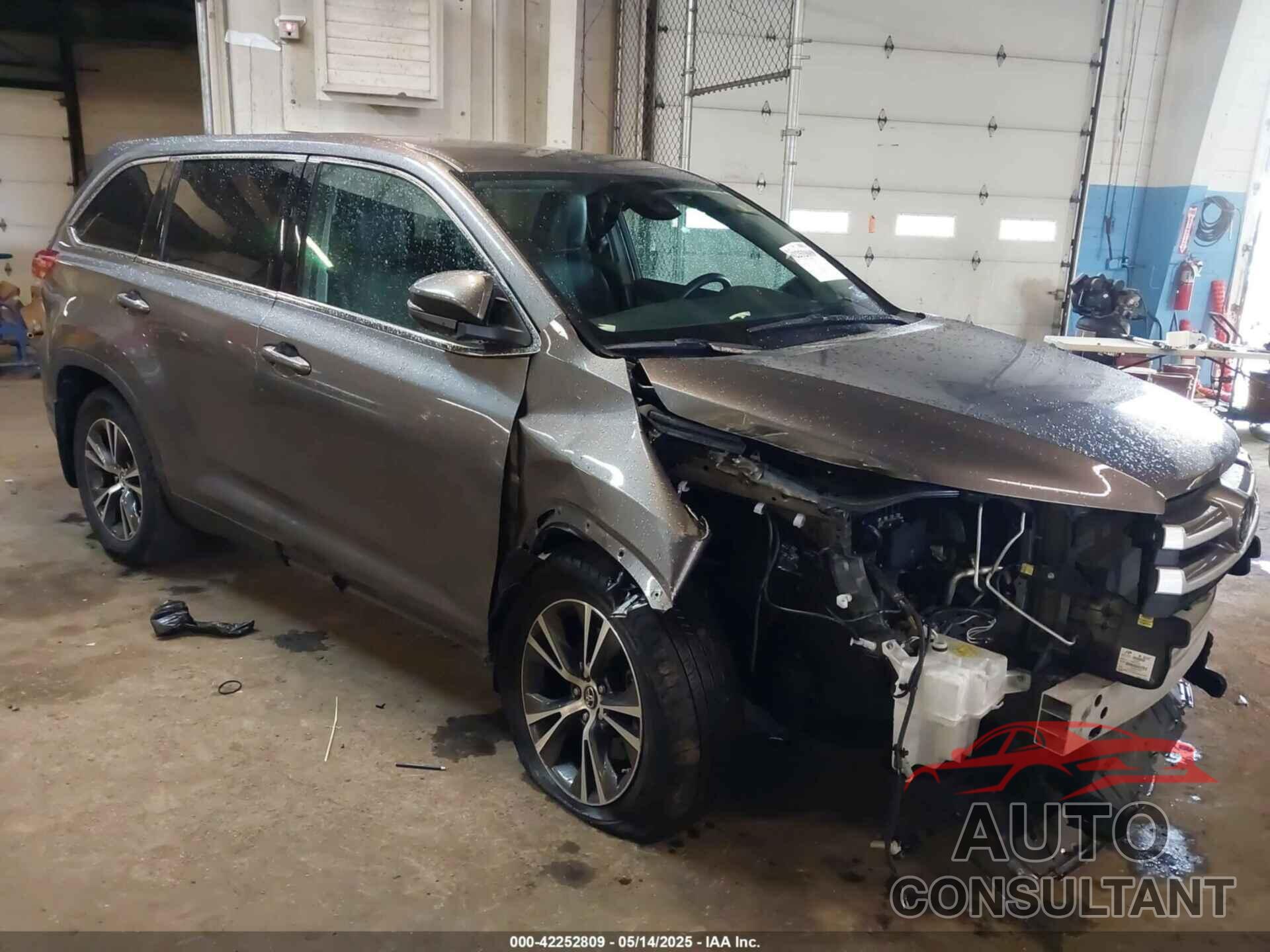 TOYOTA HIGHLANDER 2019 - 5TDBZRFH7KS728639