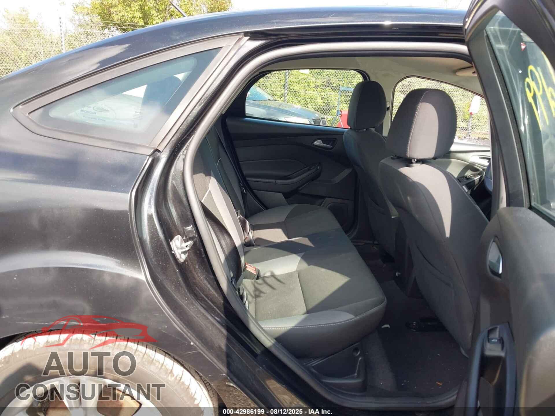 FORD FOCUS 2014 - 1FADP3F2XEL411103