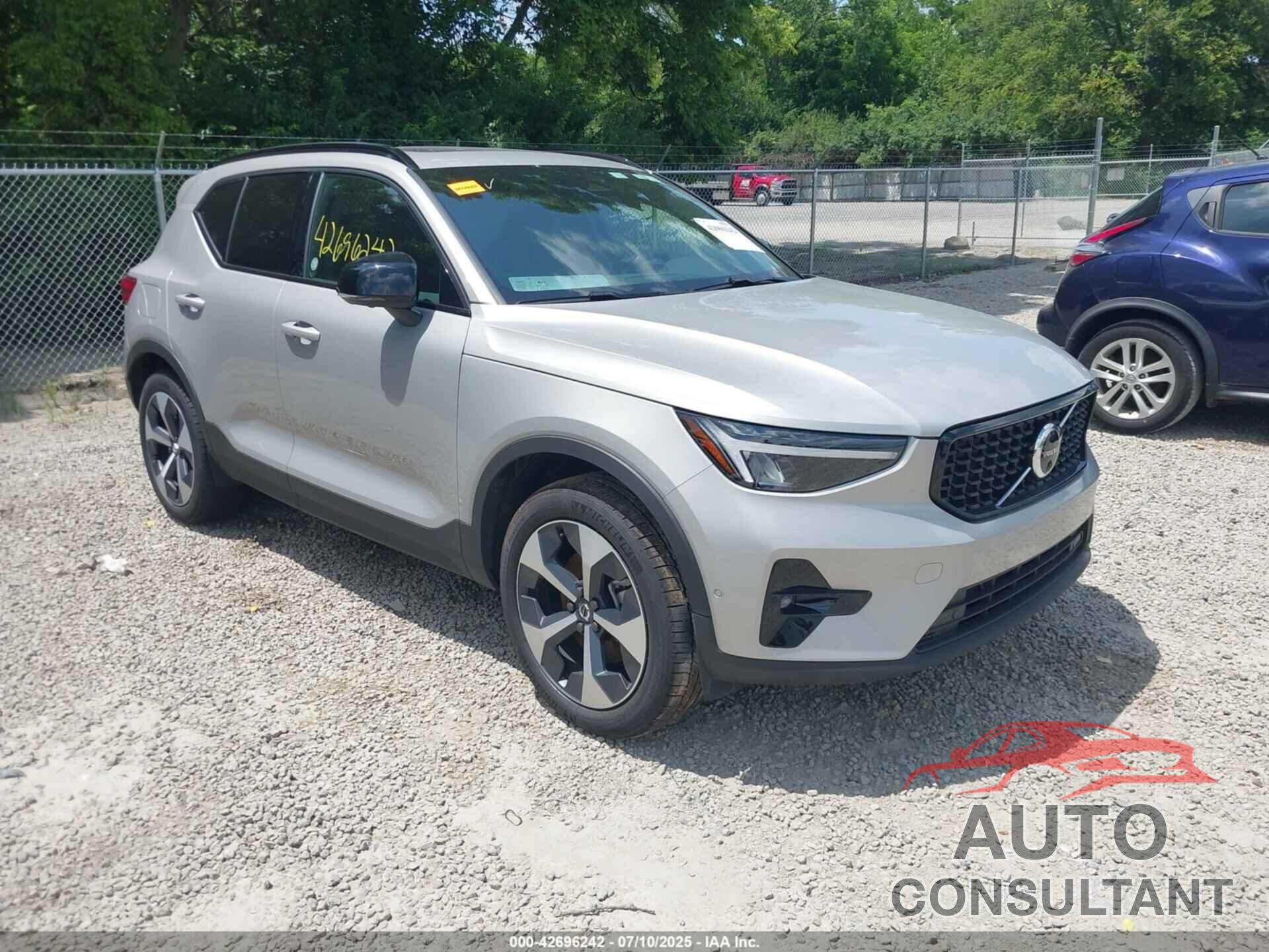 VOLVO XC40 2025 - YV4L12UC6S2580286