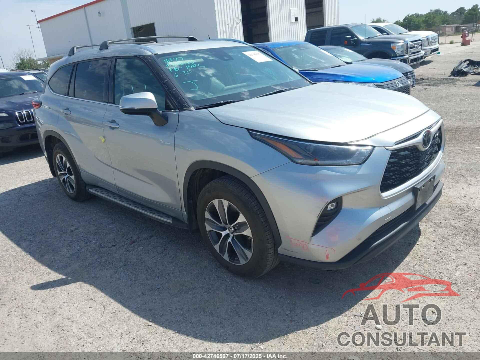 TOYOTA HIGHLANDER 2021 - 5TDGZRAH5MS085711