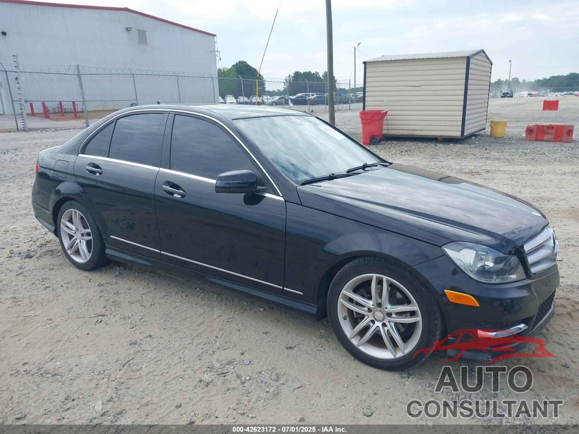 MERCEDES-BENZ C 250 2013 - WDDGF4HB8DR249485