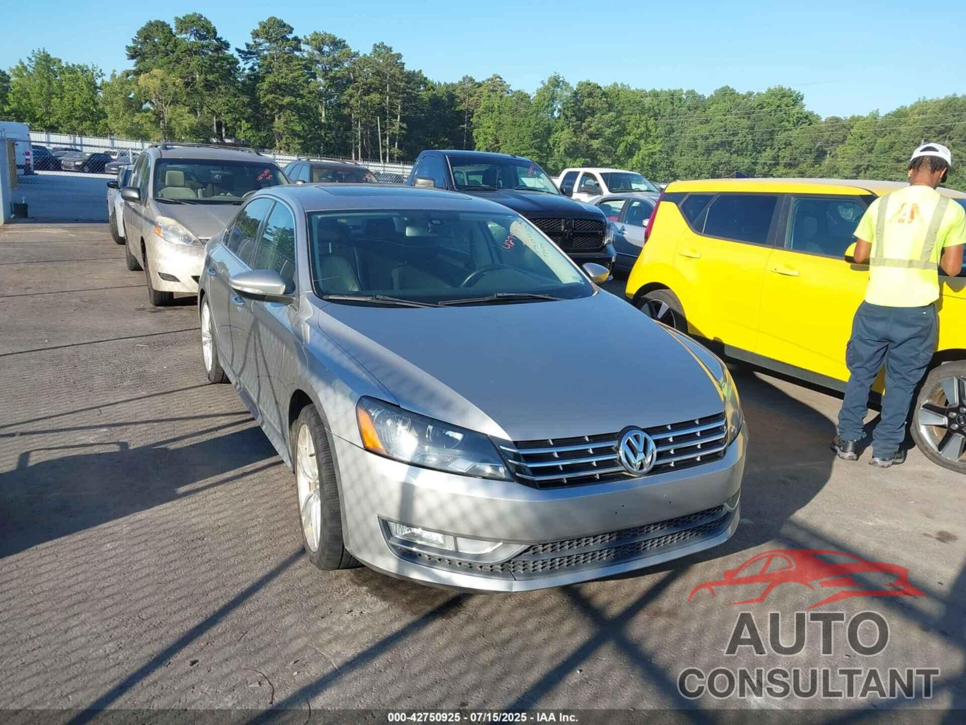 VOLKSWAGEN PASSAT 2012 - 1VWBN7A31CC098239
