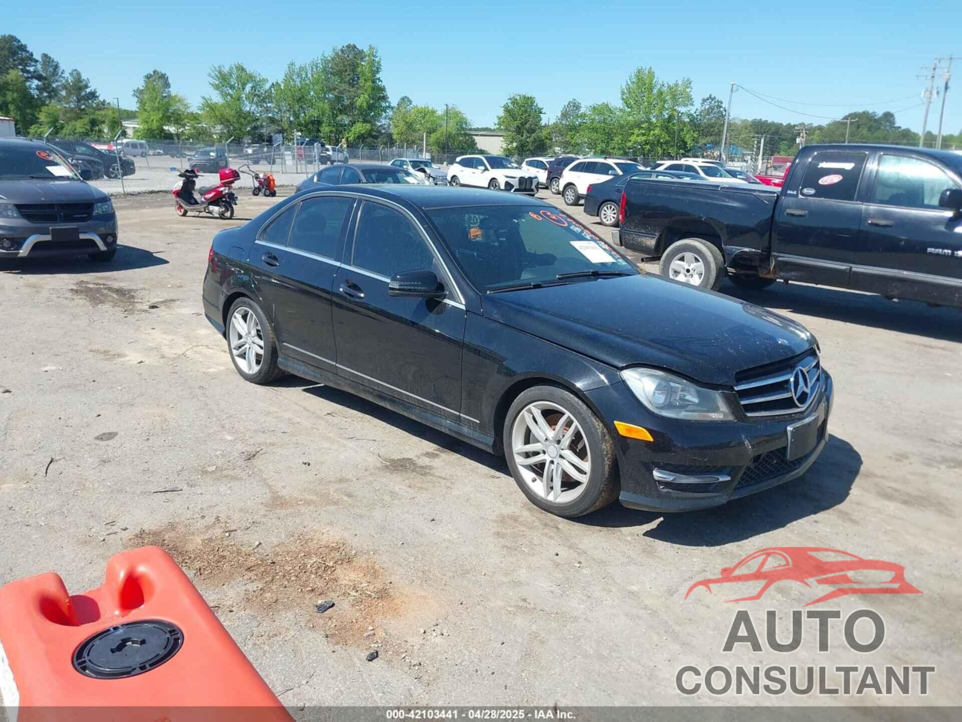 MERCEDES-BENZ C 300 2013 - WDDGF8AB9DG136612