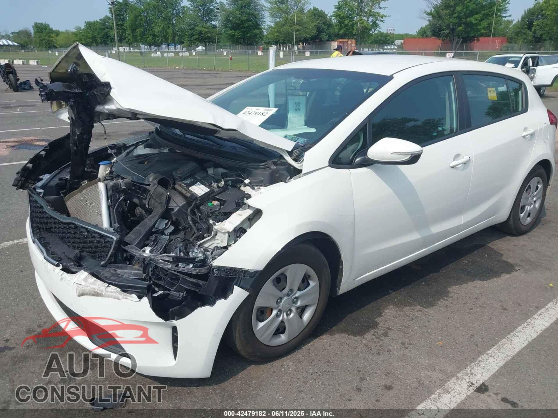 KIA FORTE 2017 - KNAFK5A85H5727877