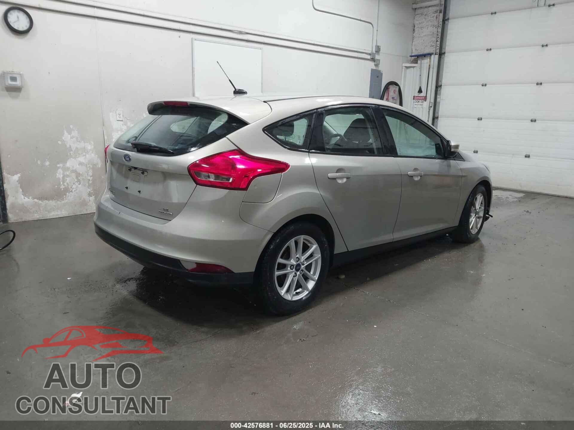 FORD FOCUS 2016 - 1FADP3K22GL344652