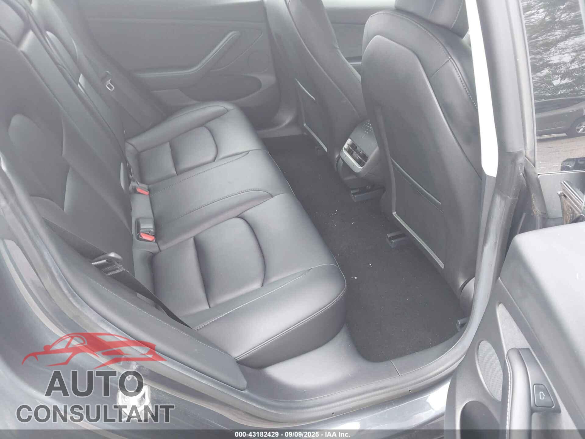 TESLA MODEL 3 2021 - 5YJ3E1EA1MF077795