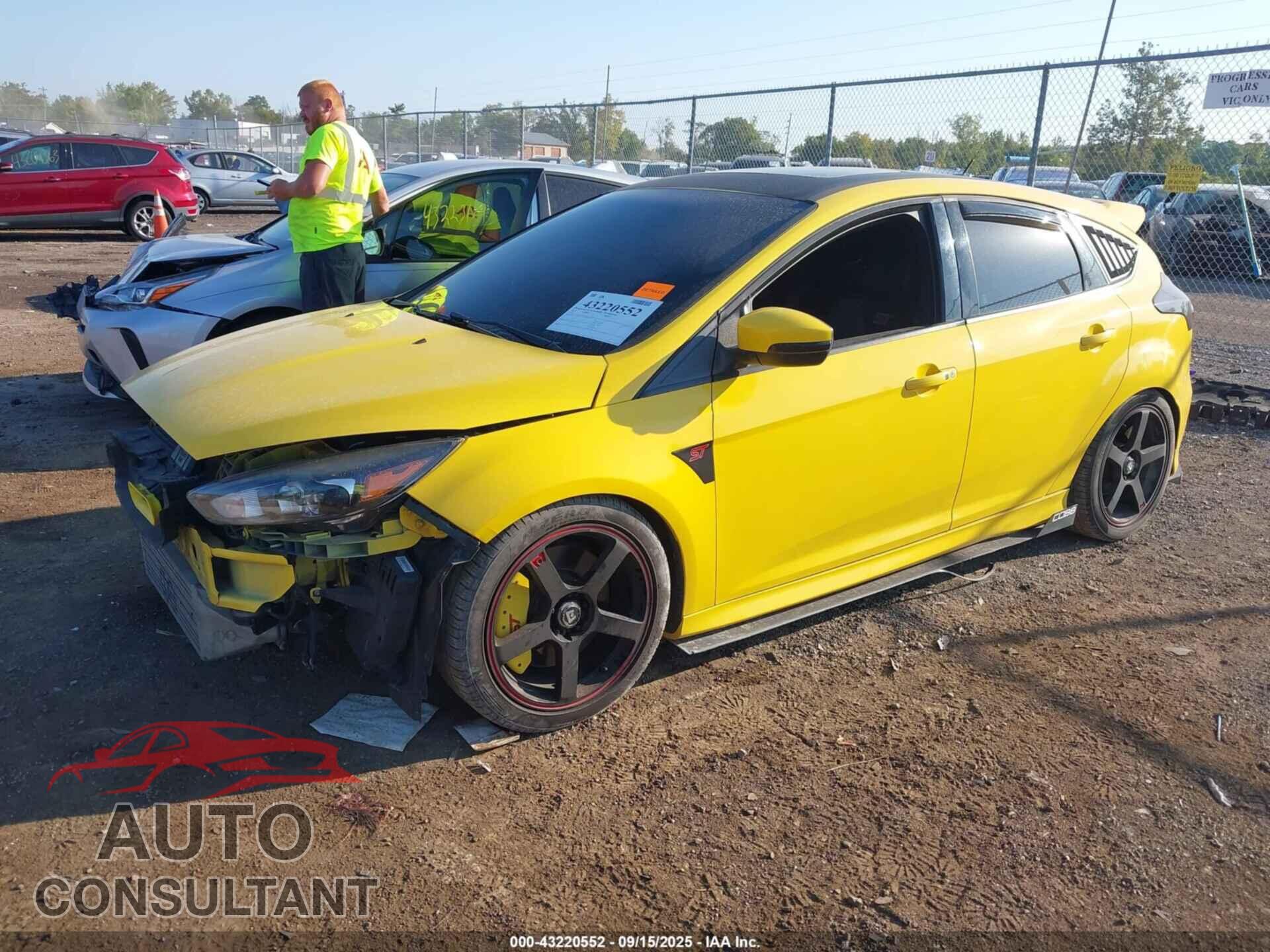 FORD FOCUS ST 2017 - 1FADP3L9XHL313193