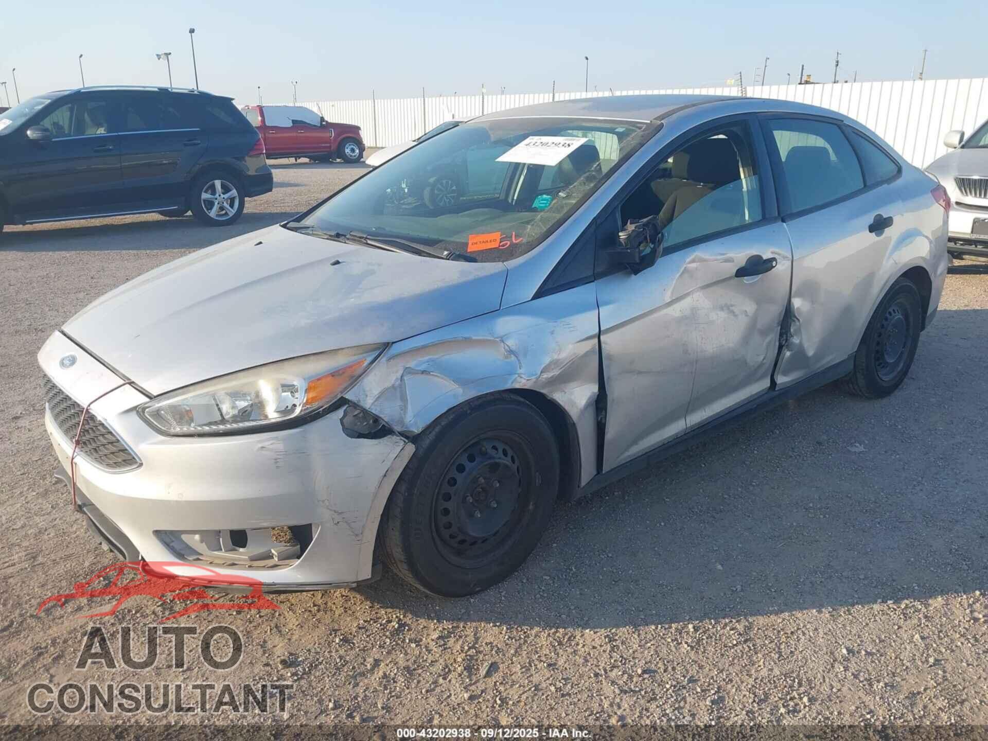 FORD FOCUS 2018 - 1FADP3E23JL277384