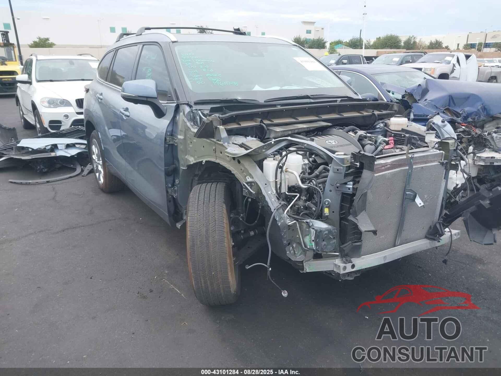 TOYOTA HIGHLANDER 2024 - 5TDKDRAH4RS548437
