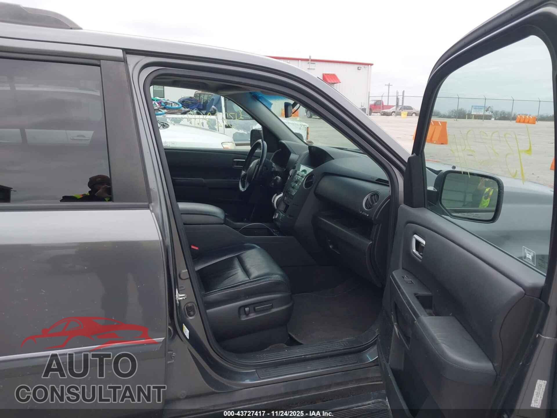 HONDA PILOT 2011 - 5FNYF4H72BB042605