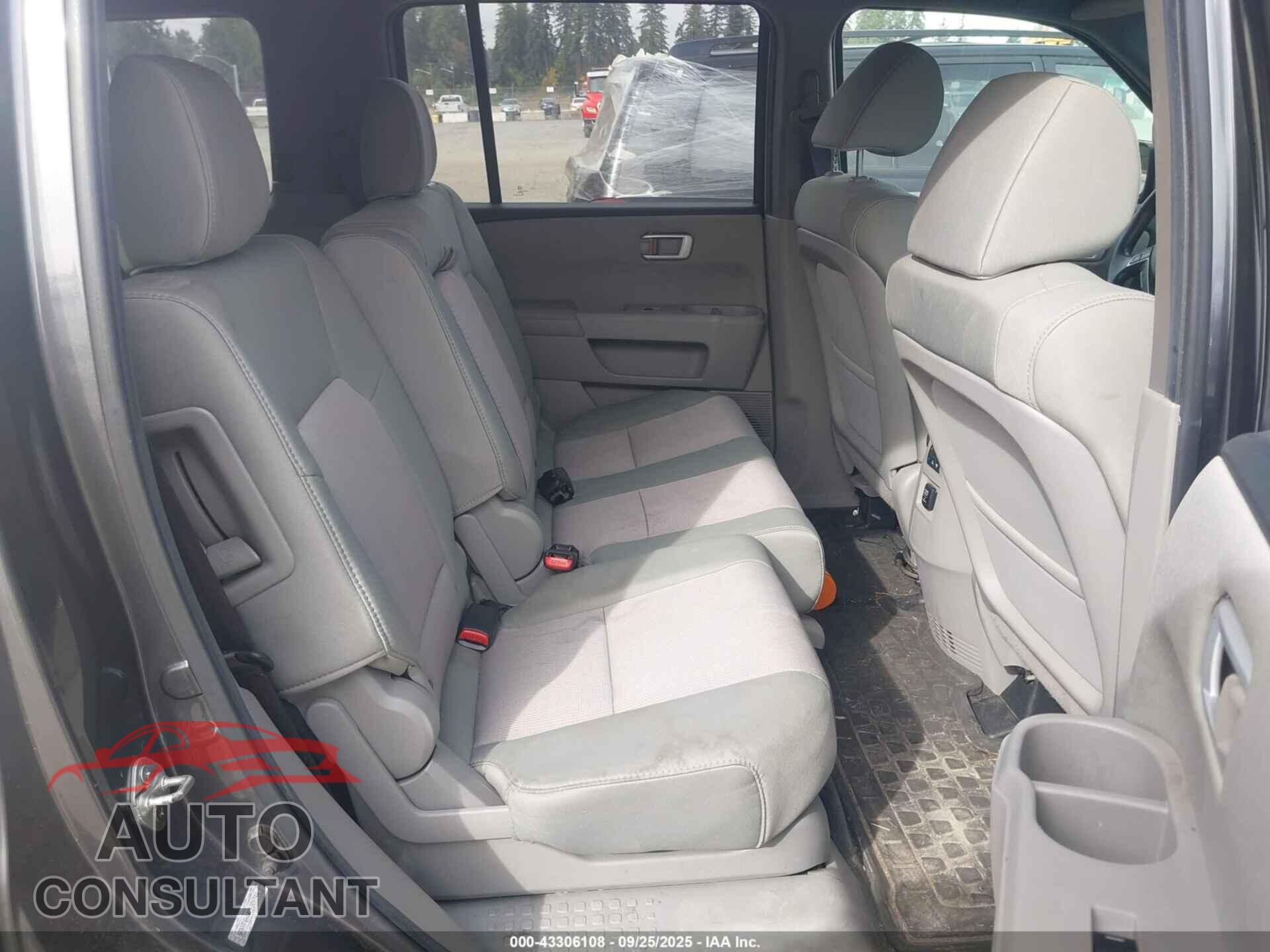 HONDA PILOT 2012 - 5FNYF4H44CB001044
