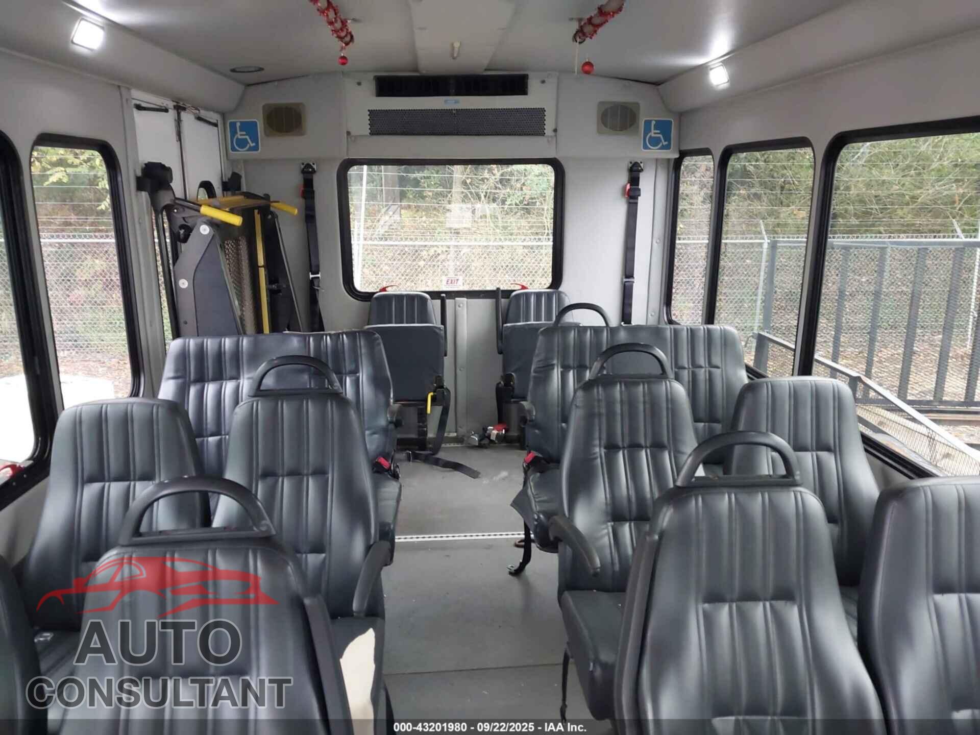 FORD E-350 CUTAWAY 2015 - 1FDEE3FS2FDA07465