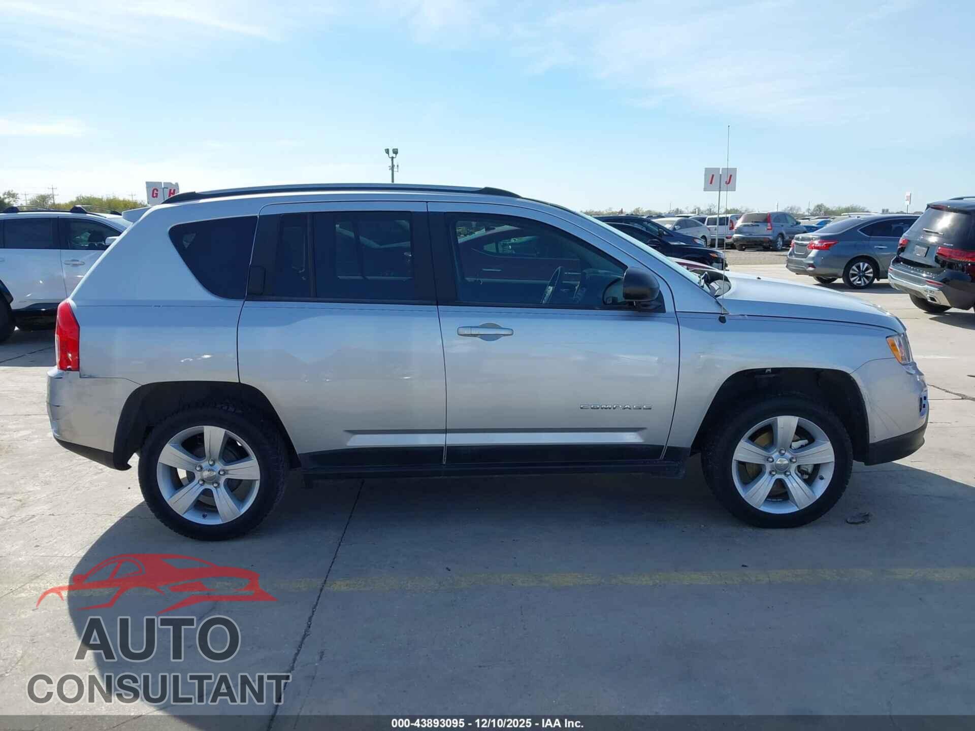 JEEP COMPASS 2011 - 1J4NT1FA3BD252883