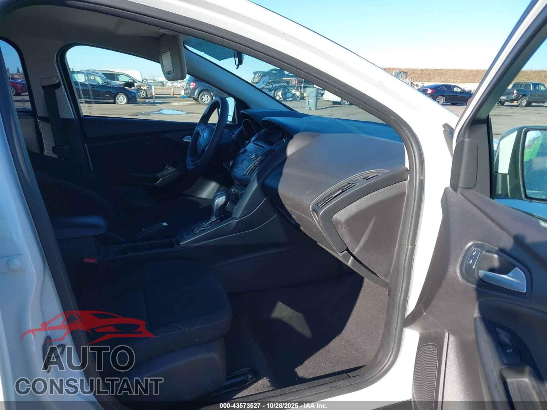 FORD FOCUS 2015 - 1FADP3F22FL256905