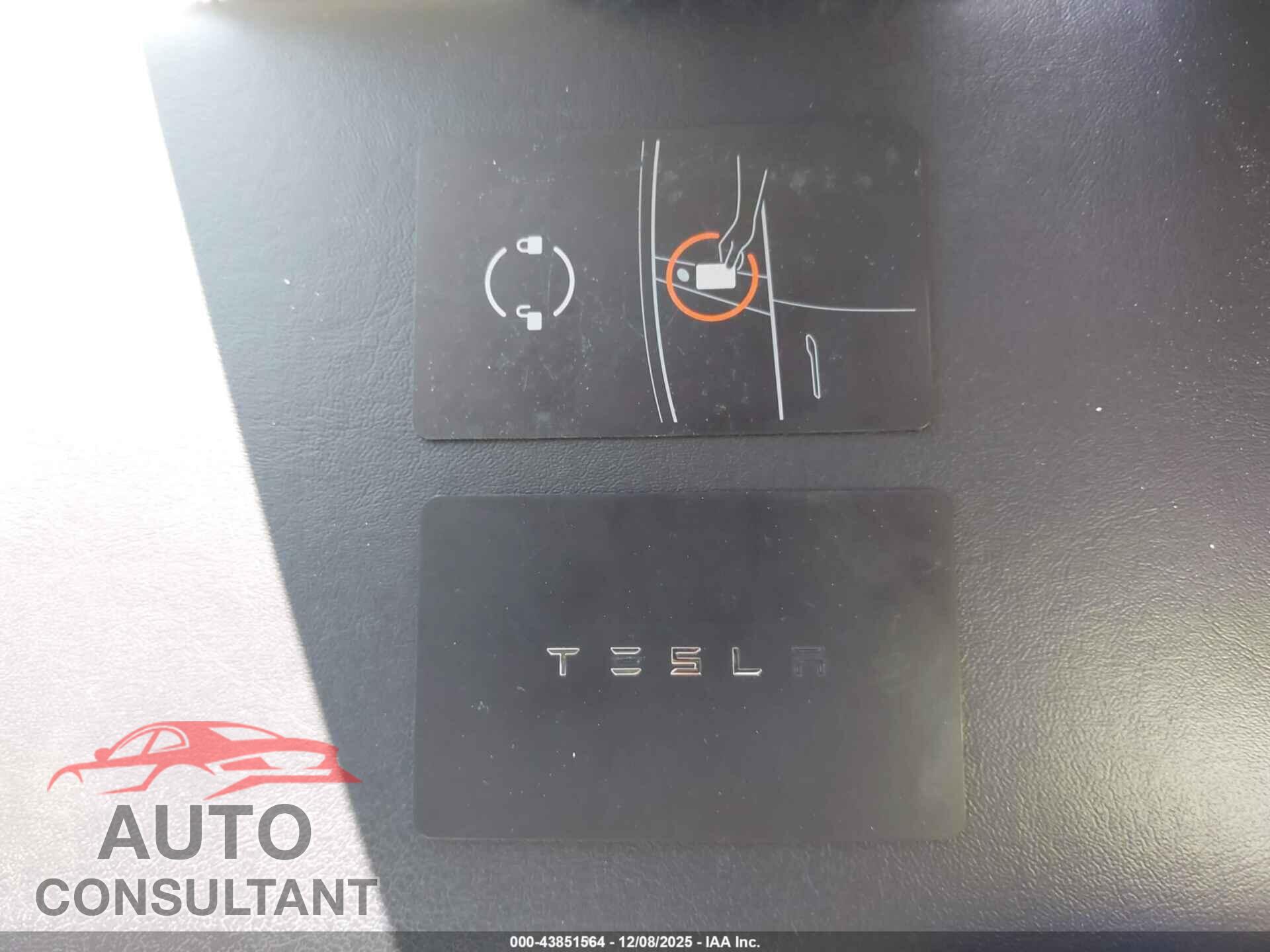 TESLA MODEL 3 2018 - 5YJ3E1EB6JF098159