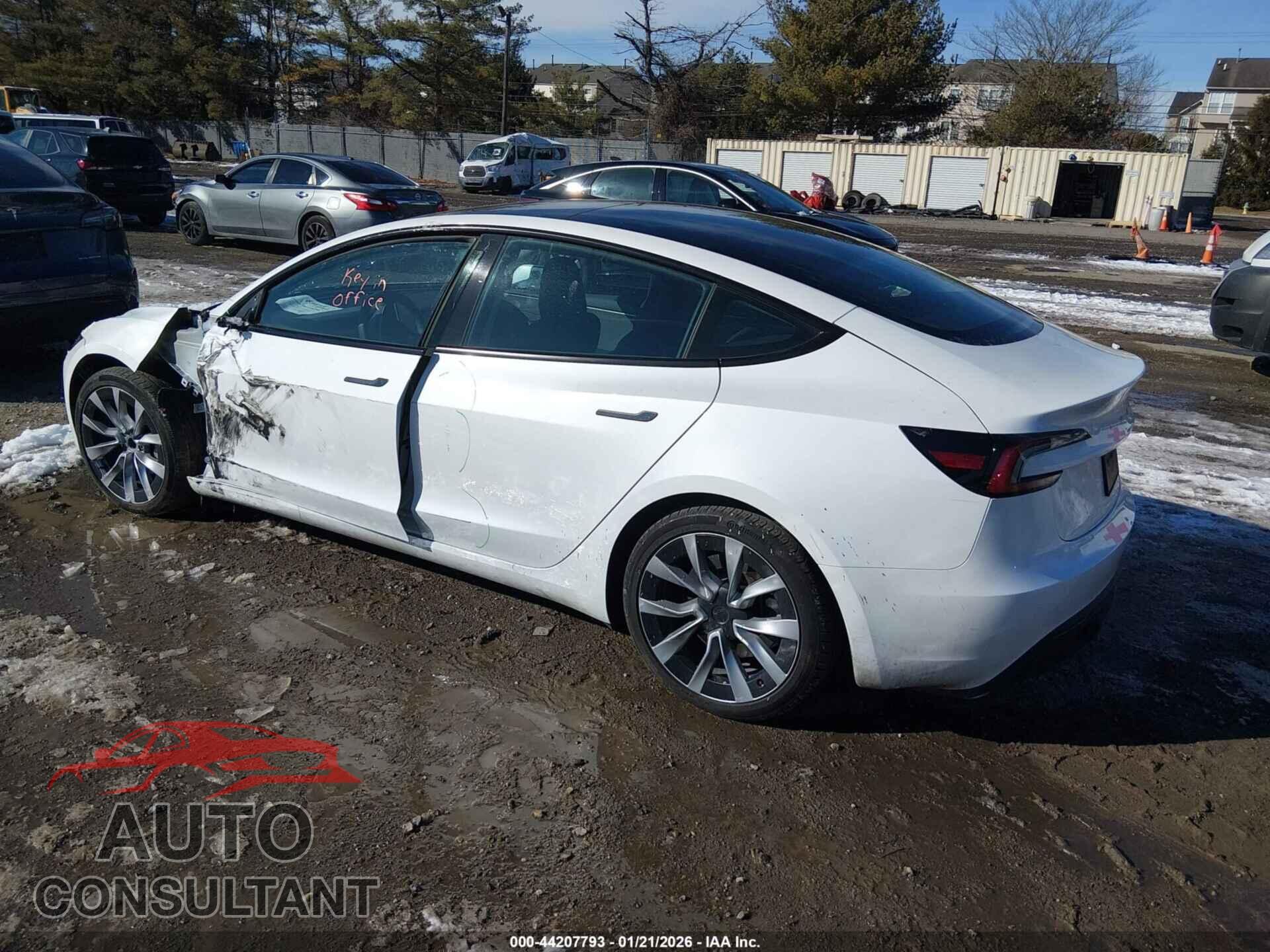 TESLA MODEL 3 2024 - 5YJ3E1EA4RF822675