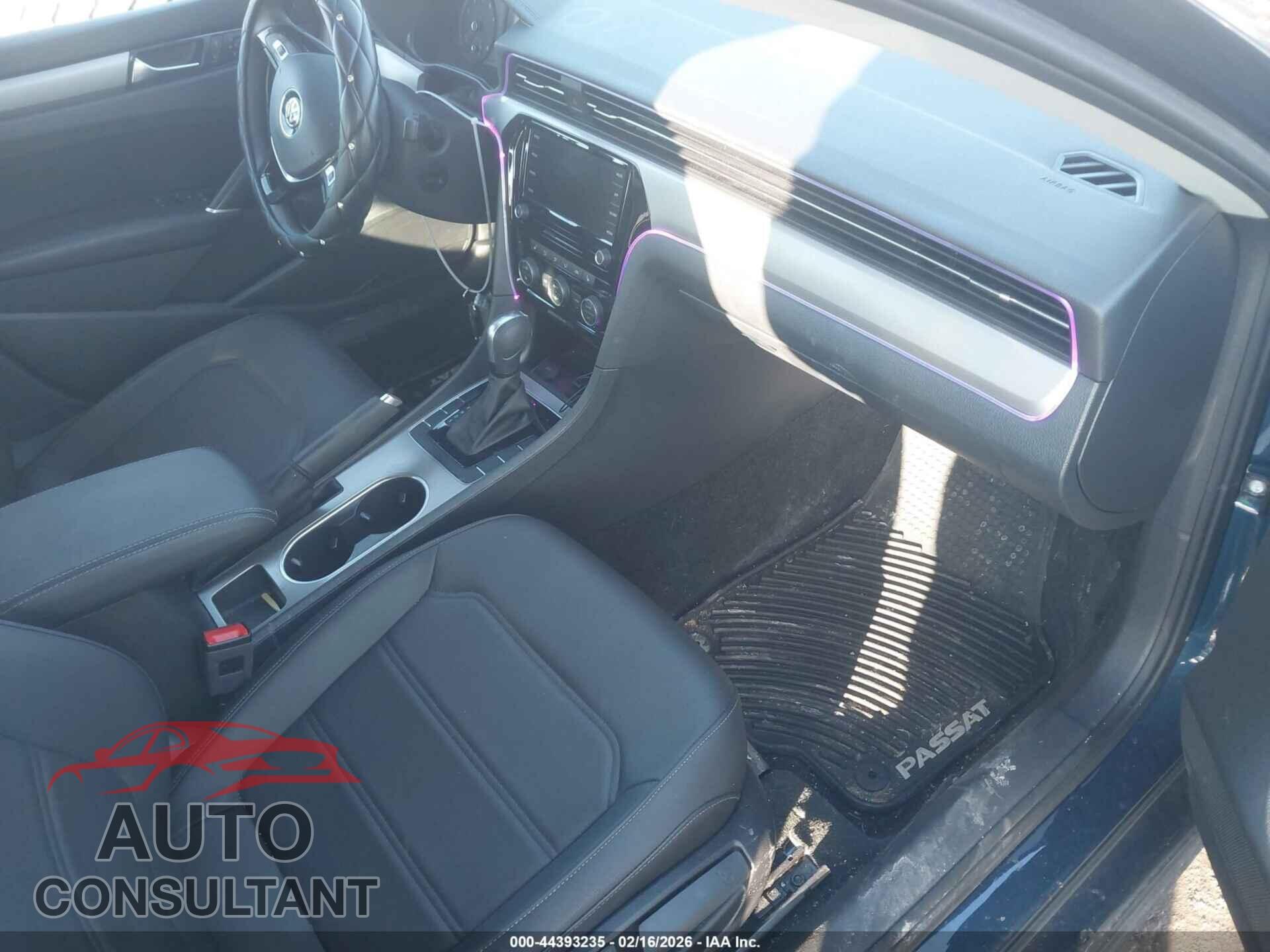 VOLKSWAGEN PASSAT 2021 - 1VWSA7A31MC018340