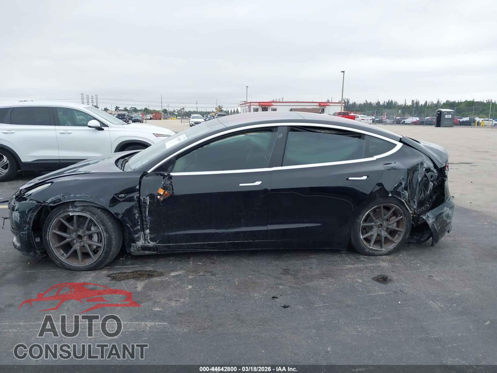 TESLA MODEL 3 2018 - 5YJ3E1EA8JF010171