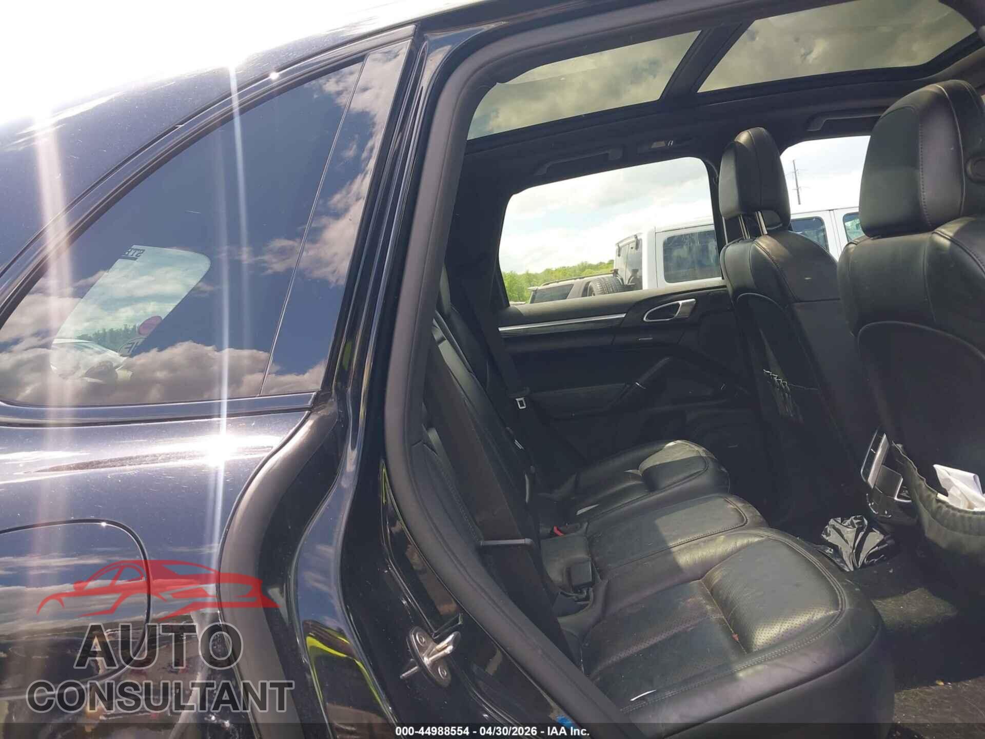 PORSCHE CAYENNE 2018 - WP1AA2A21JKA03698