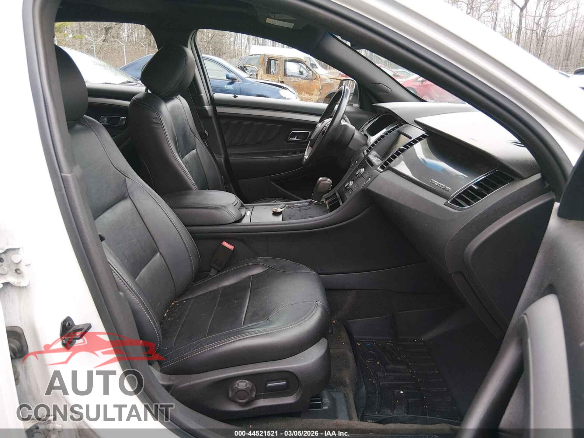FORD TAURUS 2015 - 1FAHP2E82FG145586