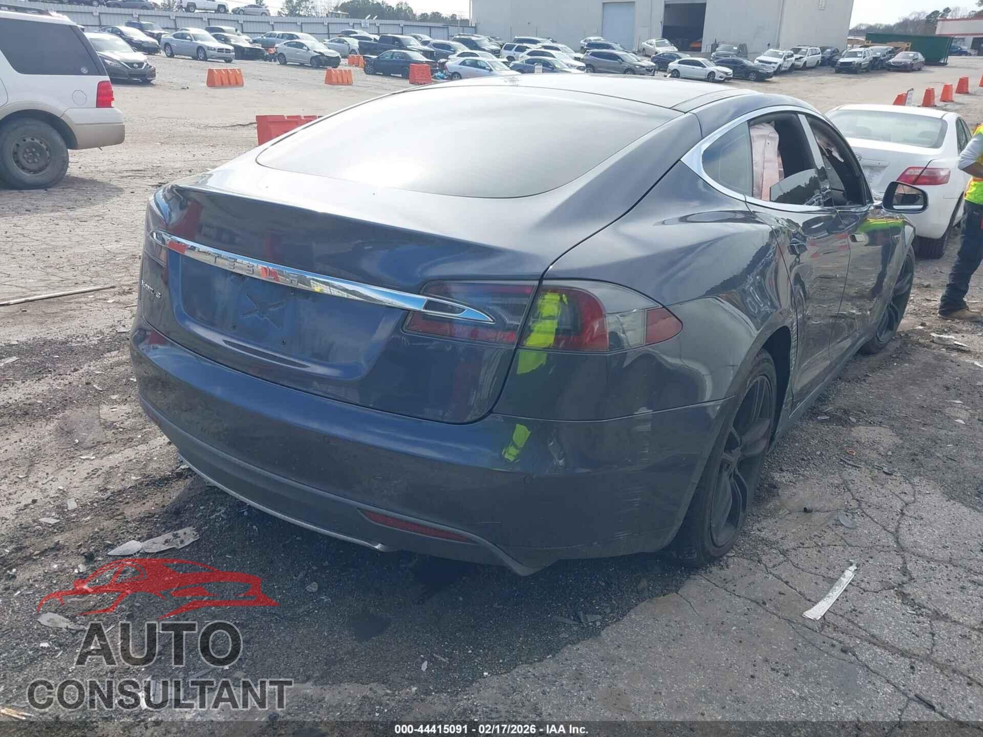 TESLA MODEL S 2015 - 5YJSA1E22FF110855