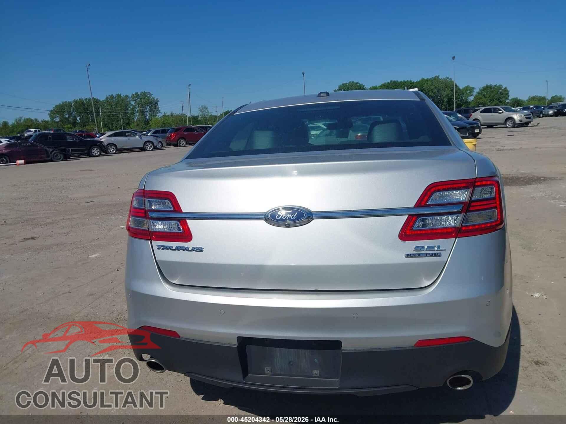 FORD TAURUS 2018 - 1FAHP2E88JG118398