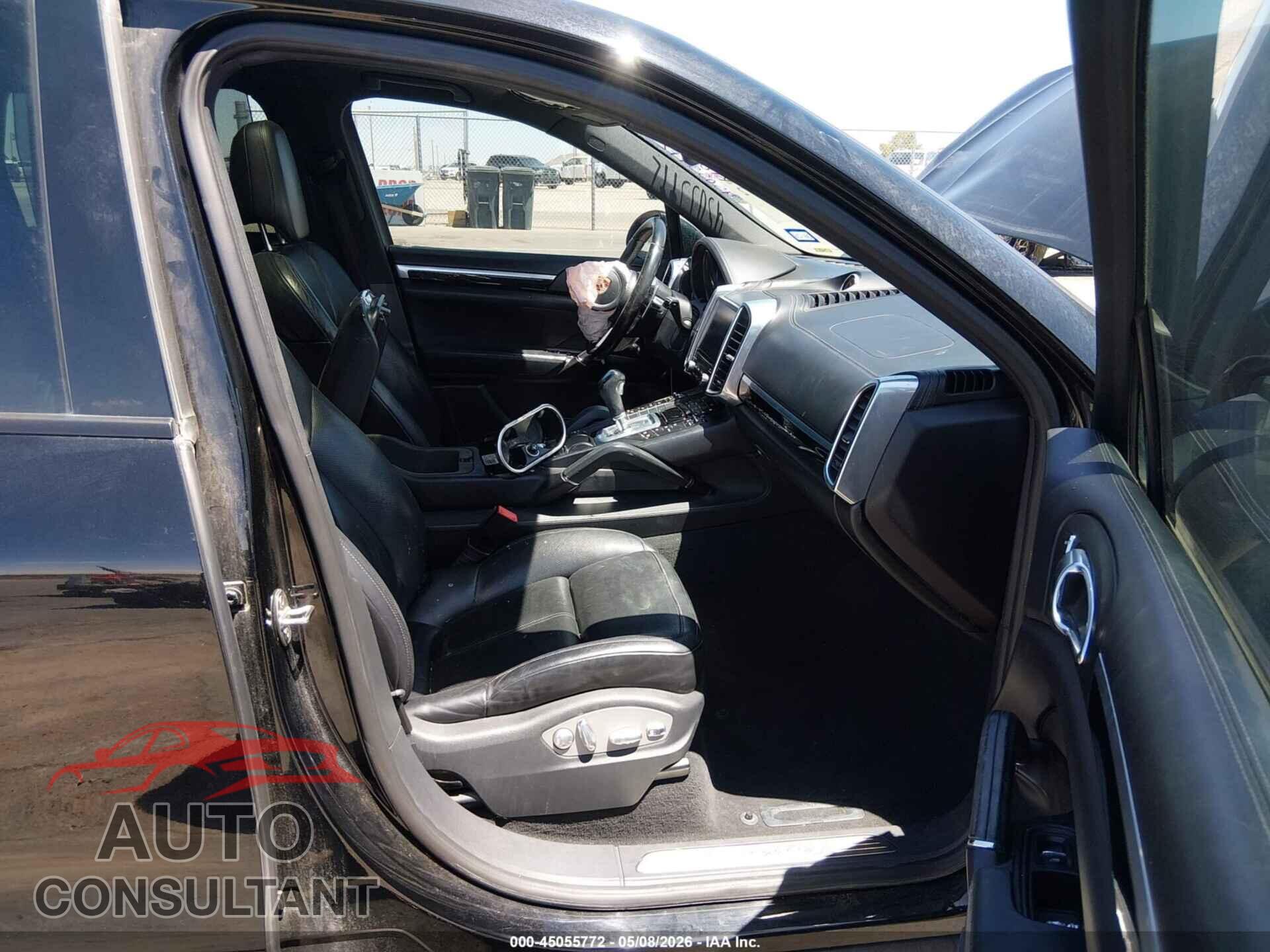 PORSCHE CAYENNE 2017 - WP1AB2A24HLA52959