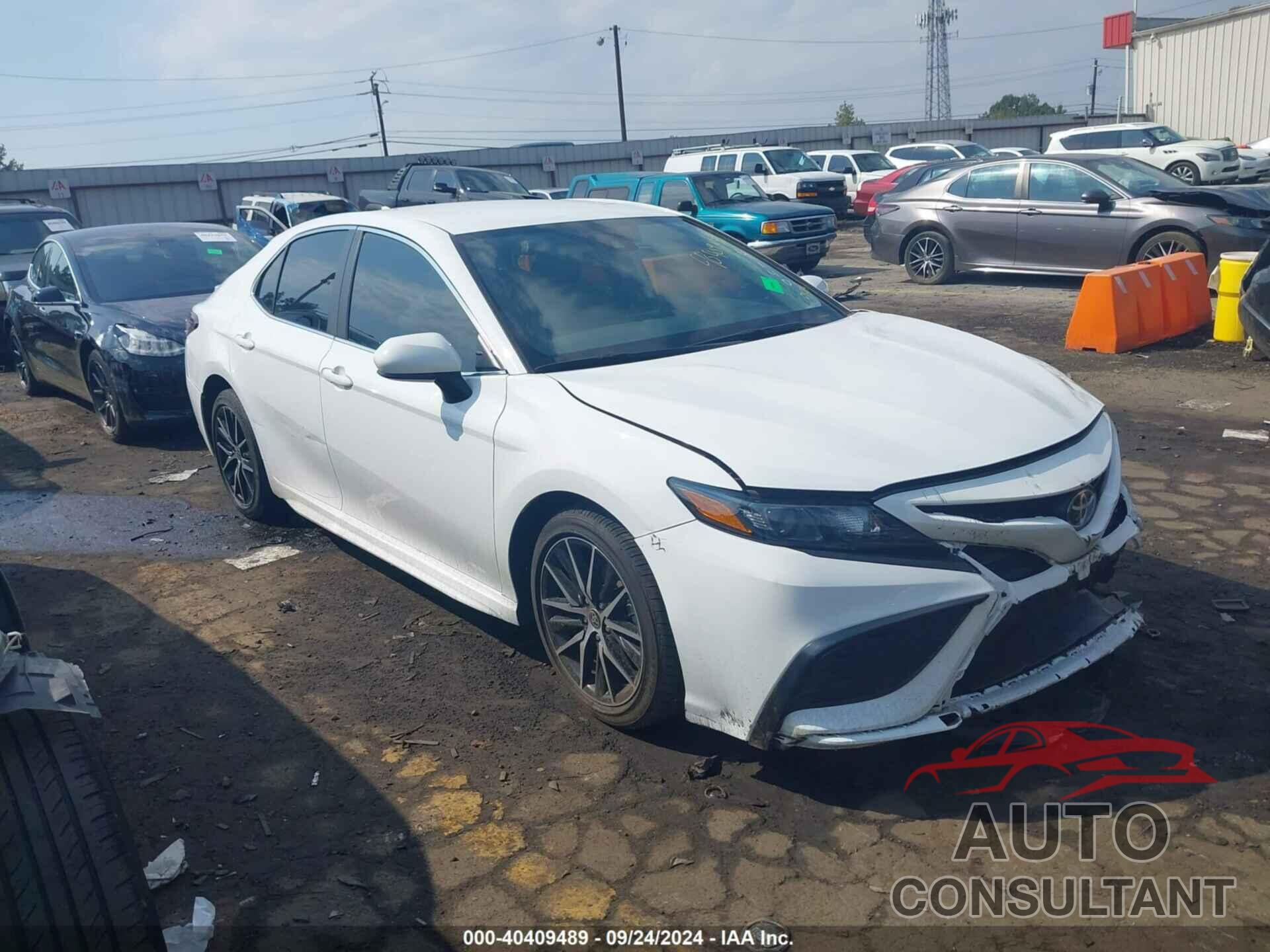 TOYOTA CAMRY 2021 - 4T1G11AK5MU604140