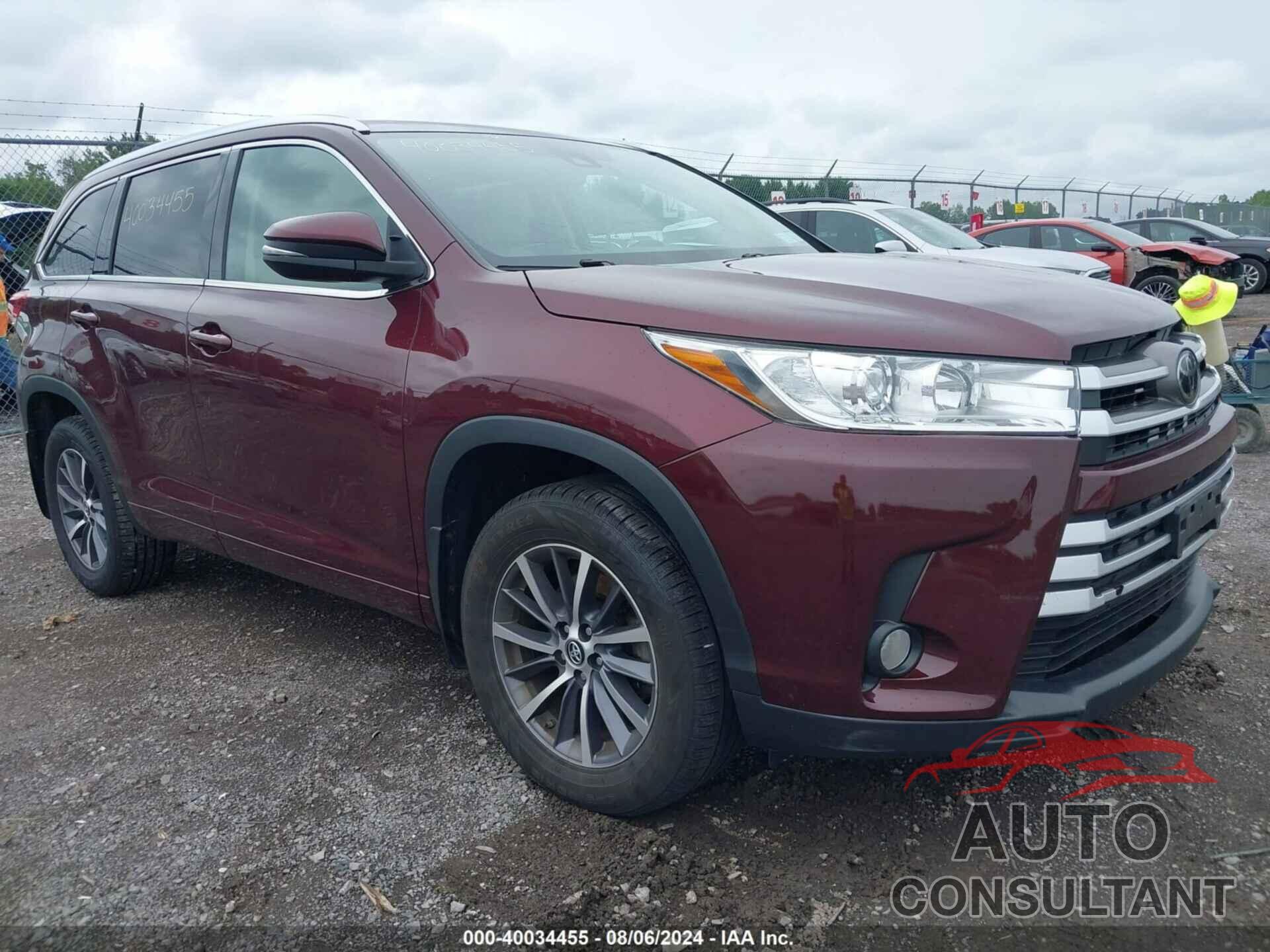 TOYOTA HIGHLANDER 2018 - 5TDJZRFH0JS494418