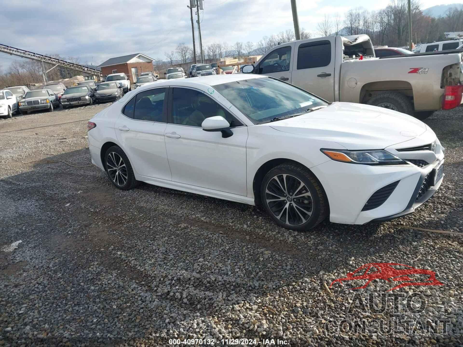 TOYOTA CAMRY 2018 - 4T1B11HK5JU151214