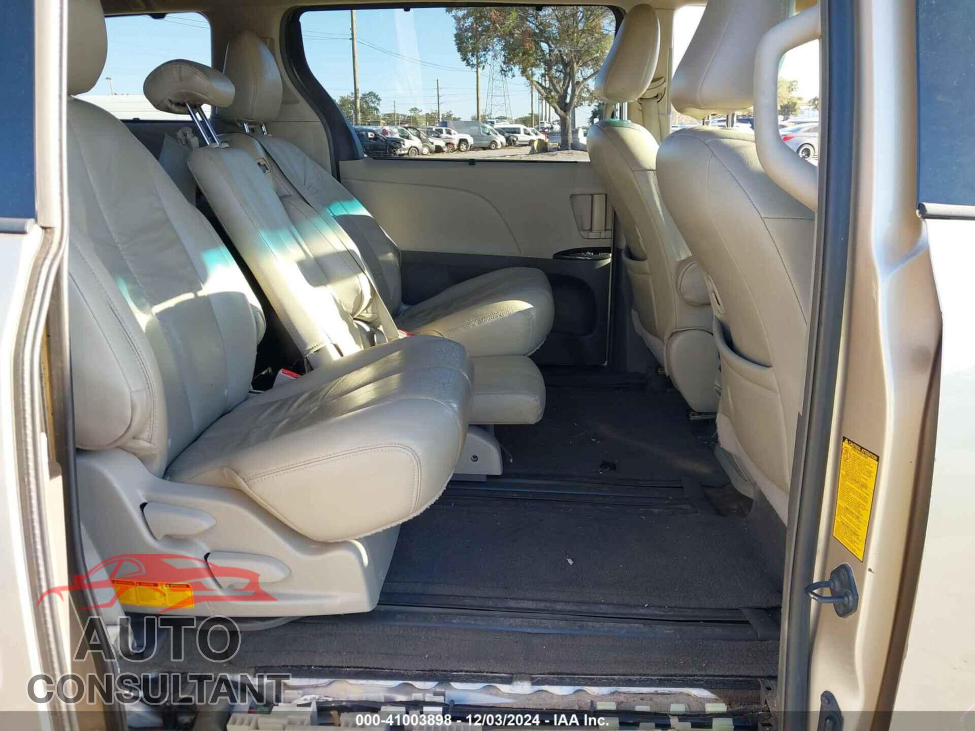 TOYOTA SIENNA 2013 - 5TDKK3DC8DS403185