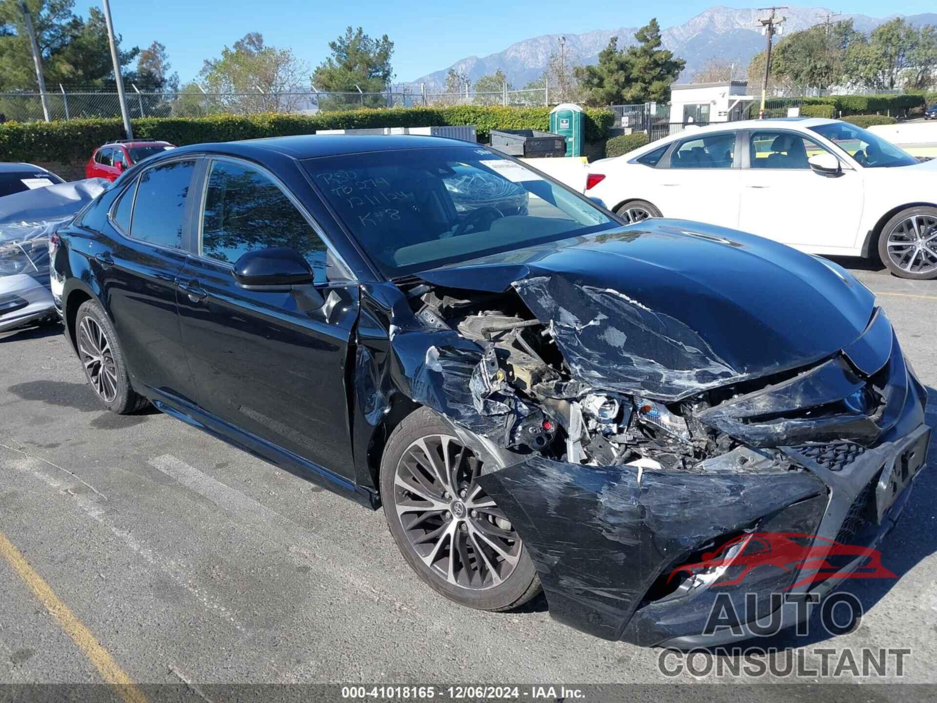 TOYOTA CAMRY 2018 - 4T1B11HK3JU086931
