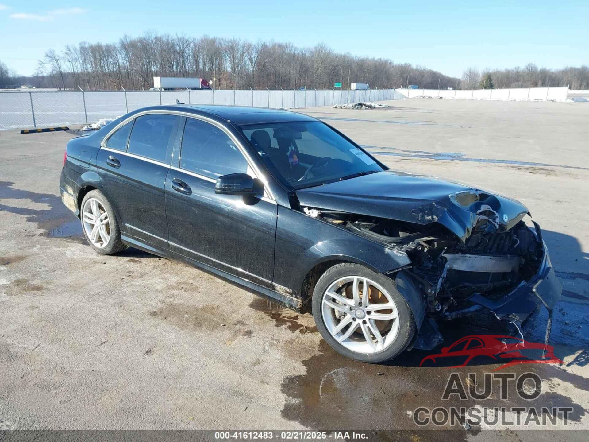 MERCEDES-BENZ C 300 2013 - WDDGF8AB3DR284260