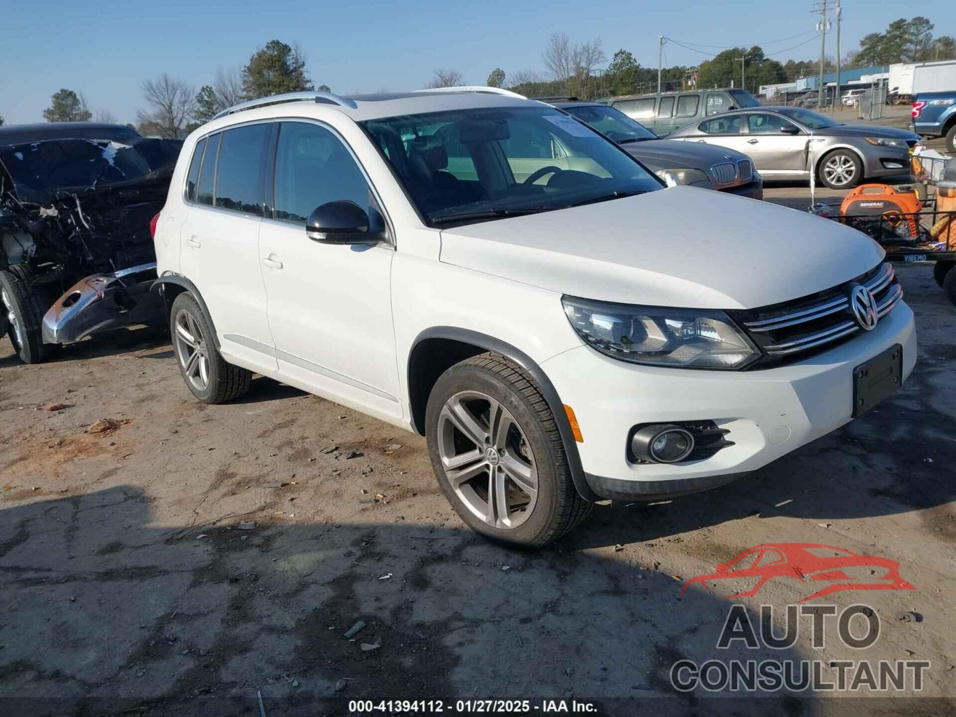 VOLKSWAGEN TIGUAN 2017 - WVGUV7AX2HK010385