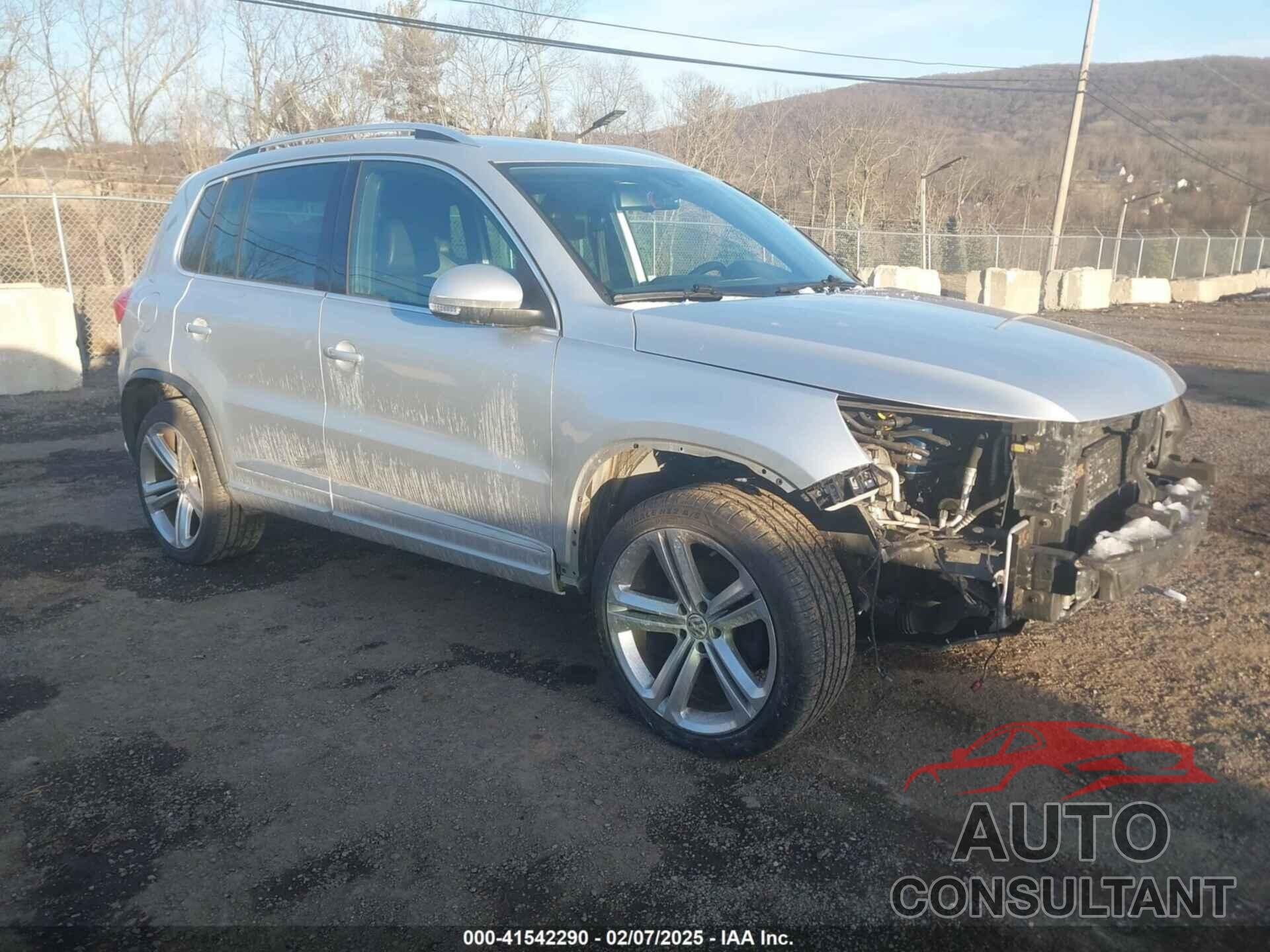 VOLKSWAGEN TIGUAN 2016 - WVGBV7AX2GW019635