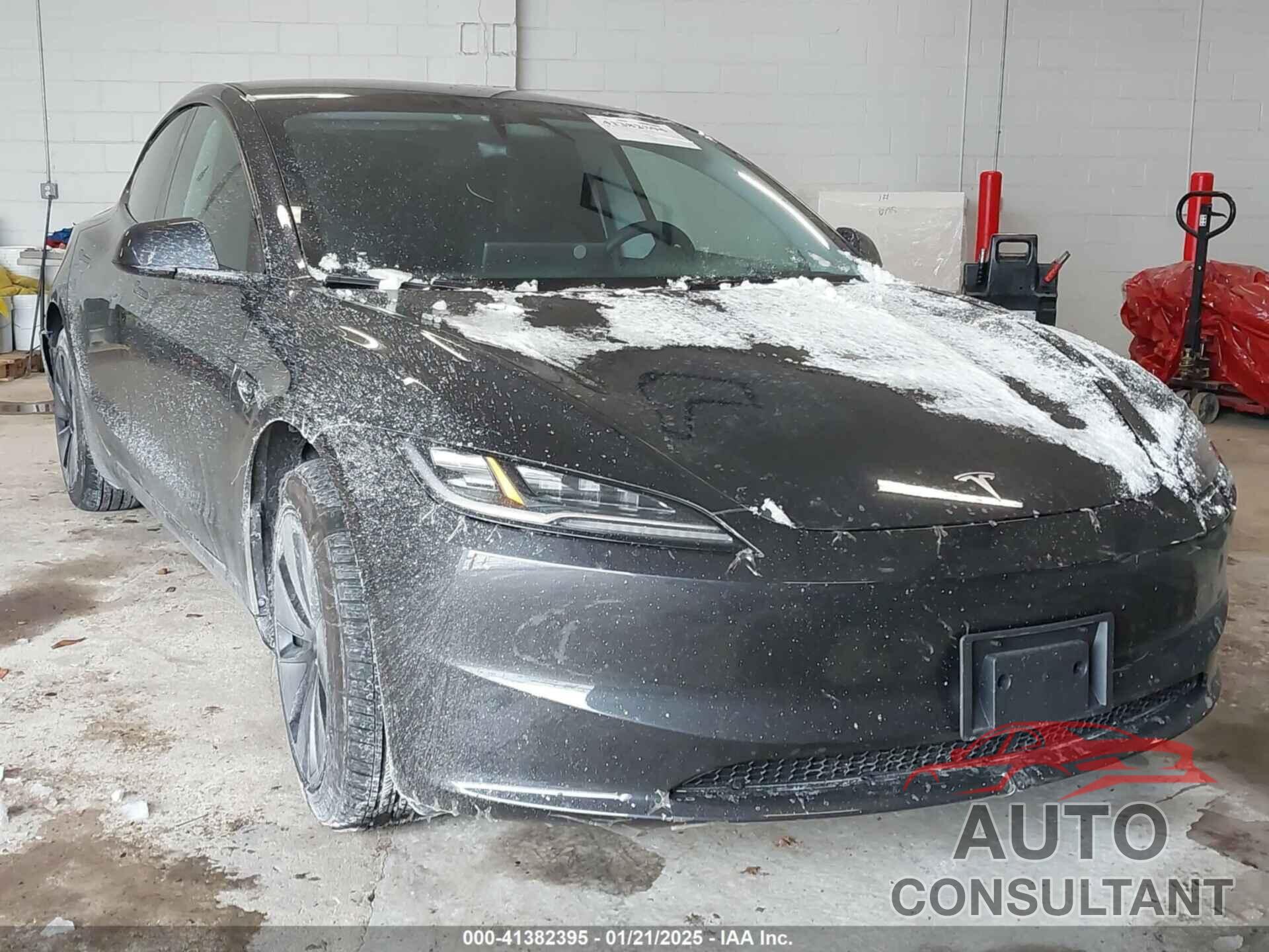 TESLA MODEL 3 2024 - 5YJ3E1EA5RF826010