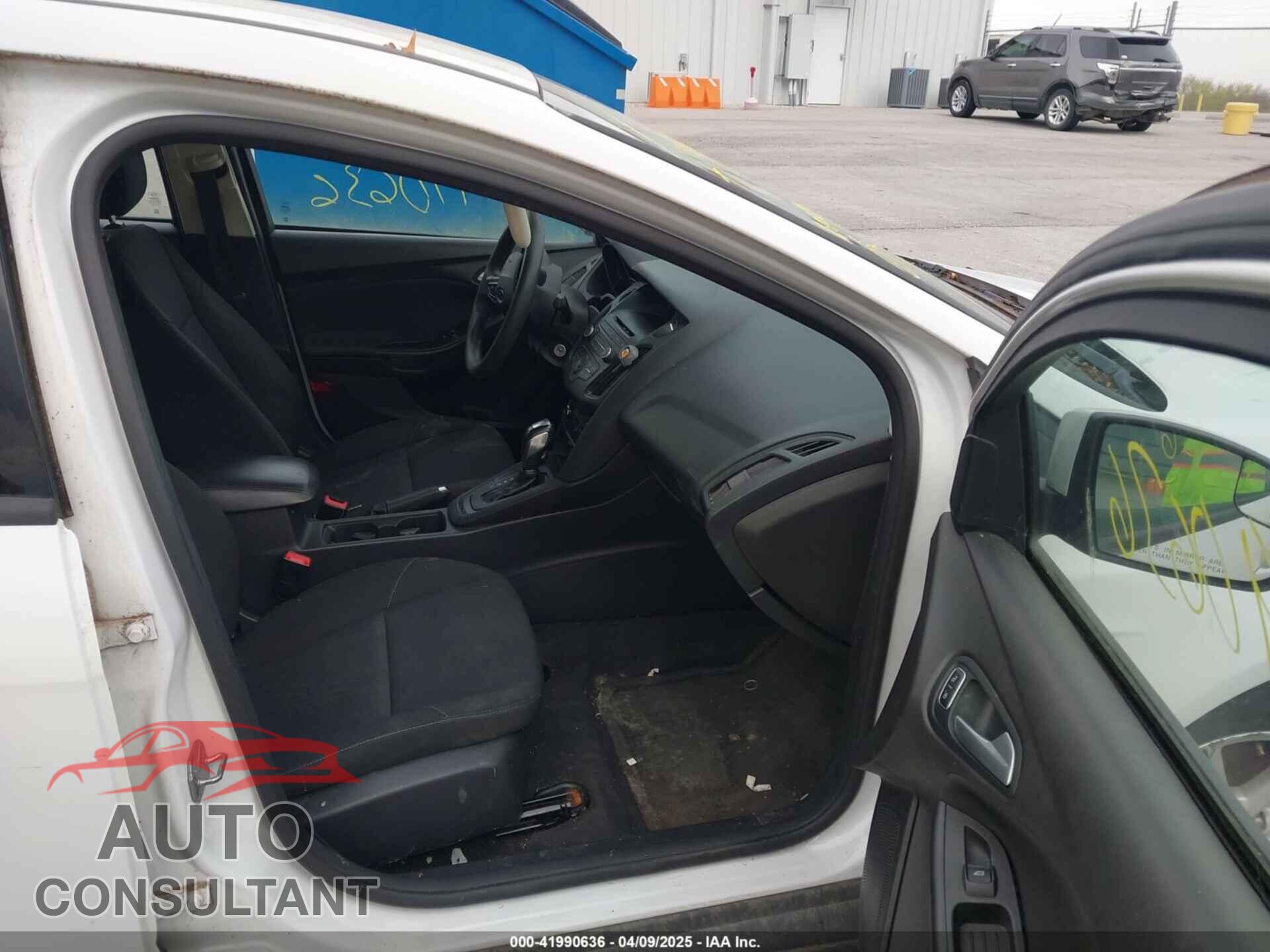 FORD FOCUS 2015 - 1FADP3F23FL255584