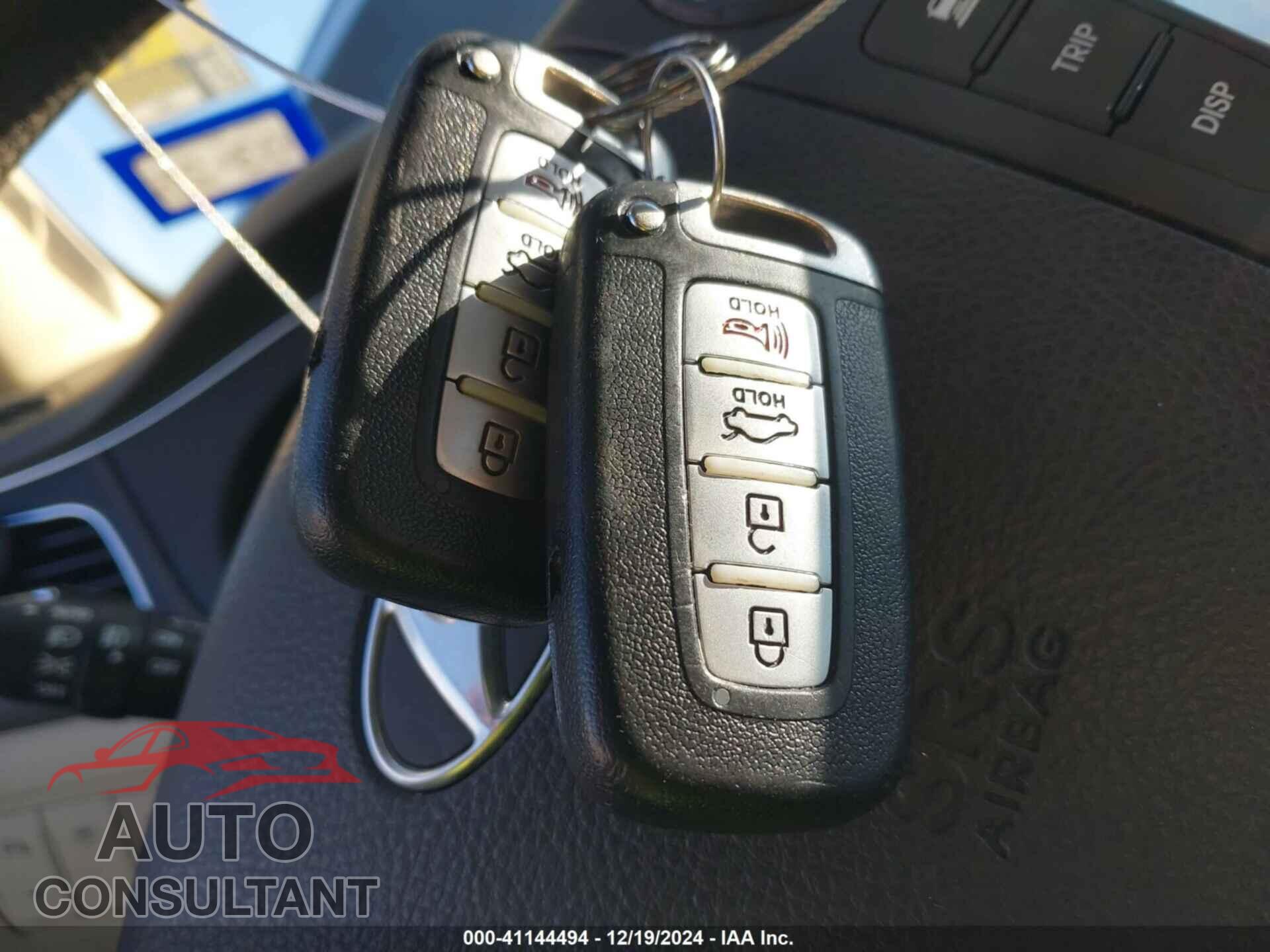 HYUNDAI GENESIS 2013 - KMHGC4DD1DU240954