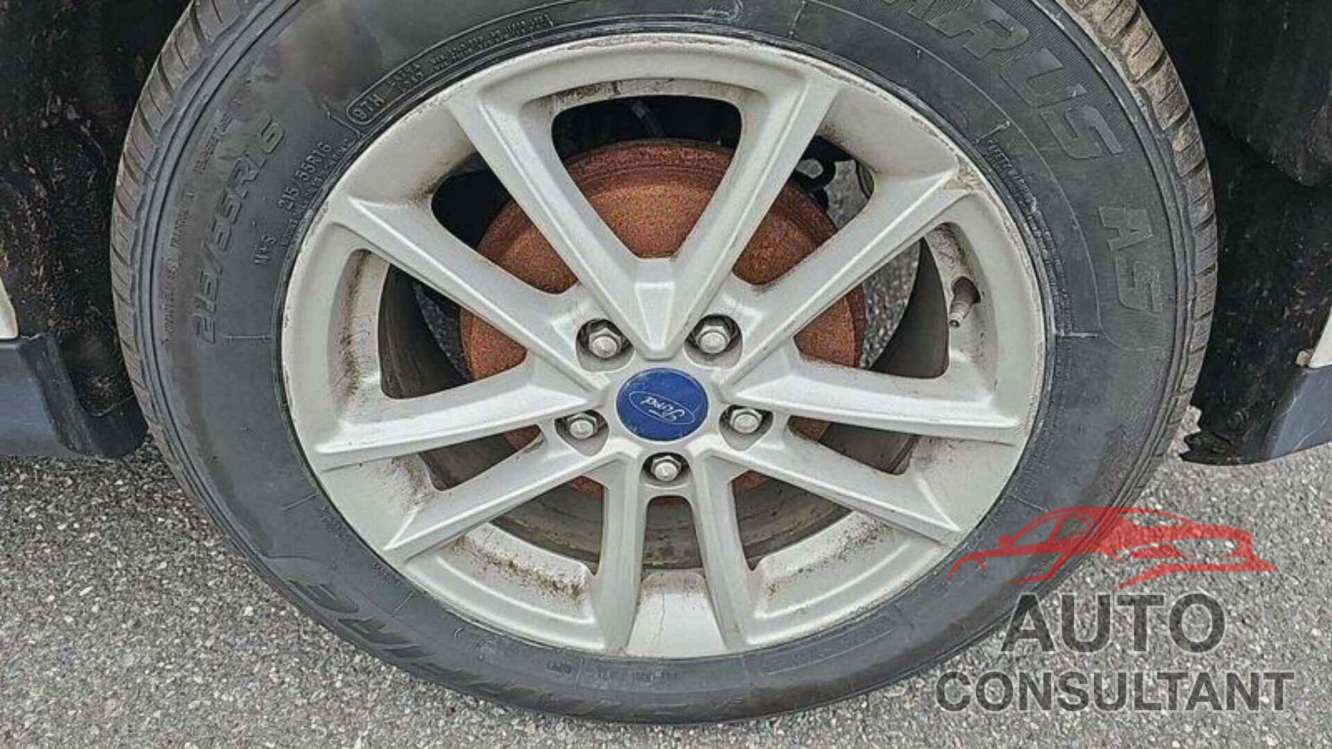 FORD FOCUS 2018 - 1FADP3K25JL233908