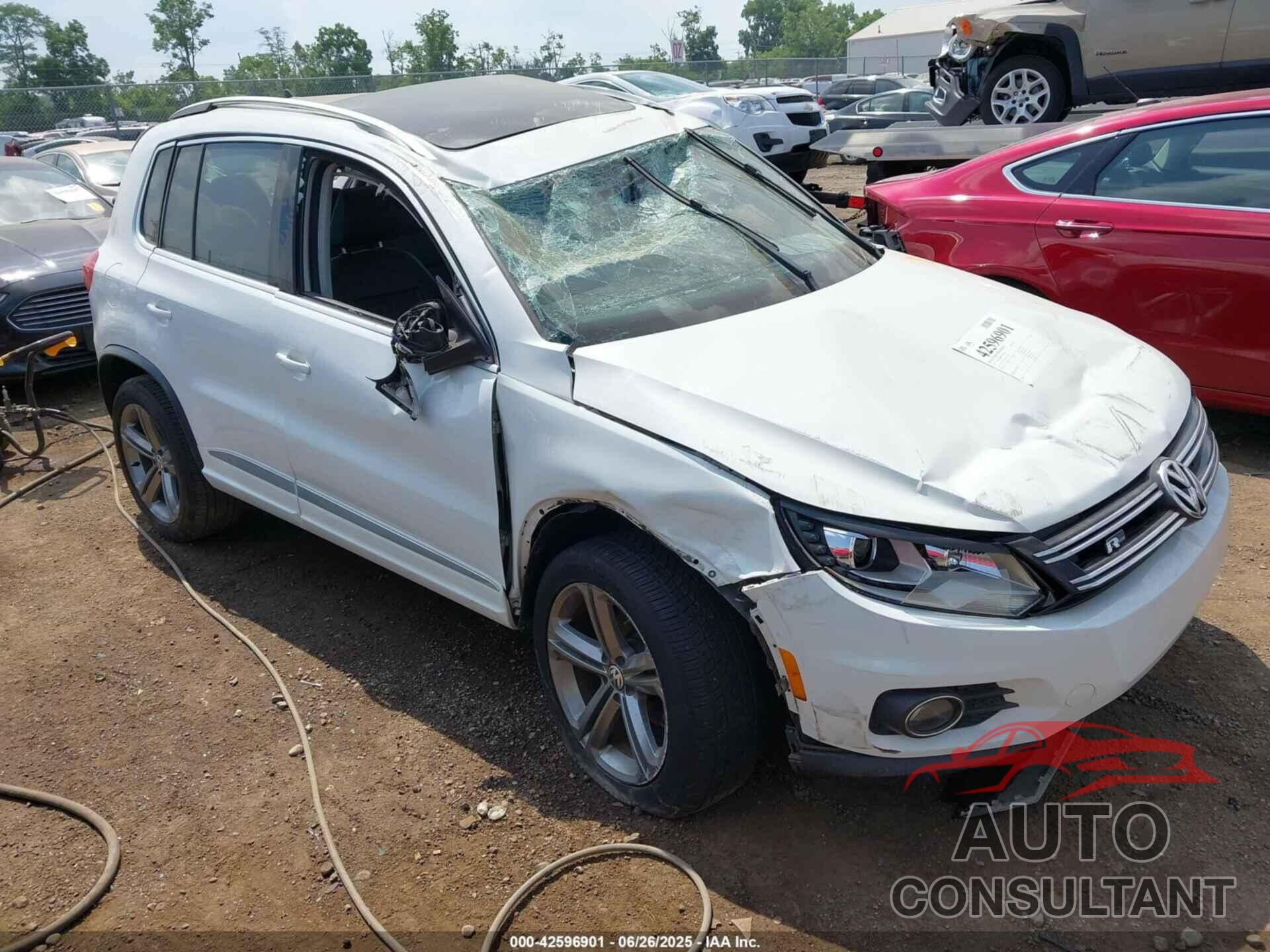 VOLKSWAGEN TIGUAN 2017 - WVGTV7AX2HW511863