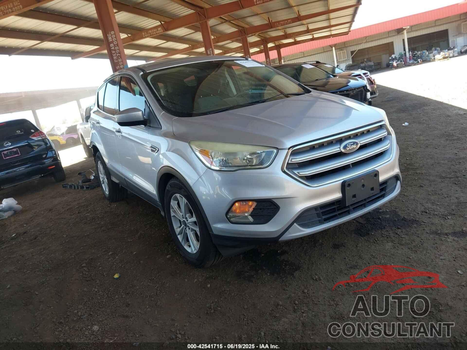 FORD ESCAPE 2017 - 1FMCU0GDXHUE38714
