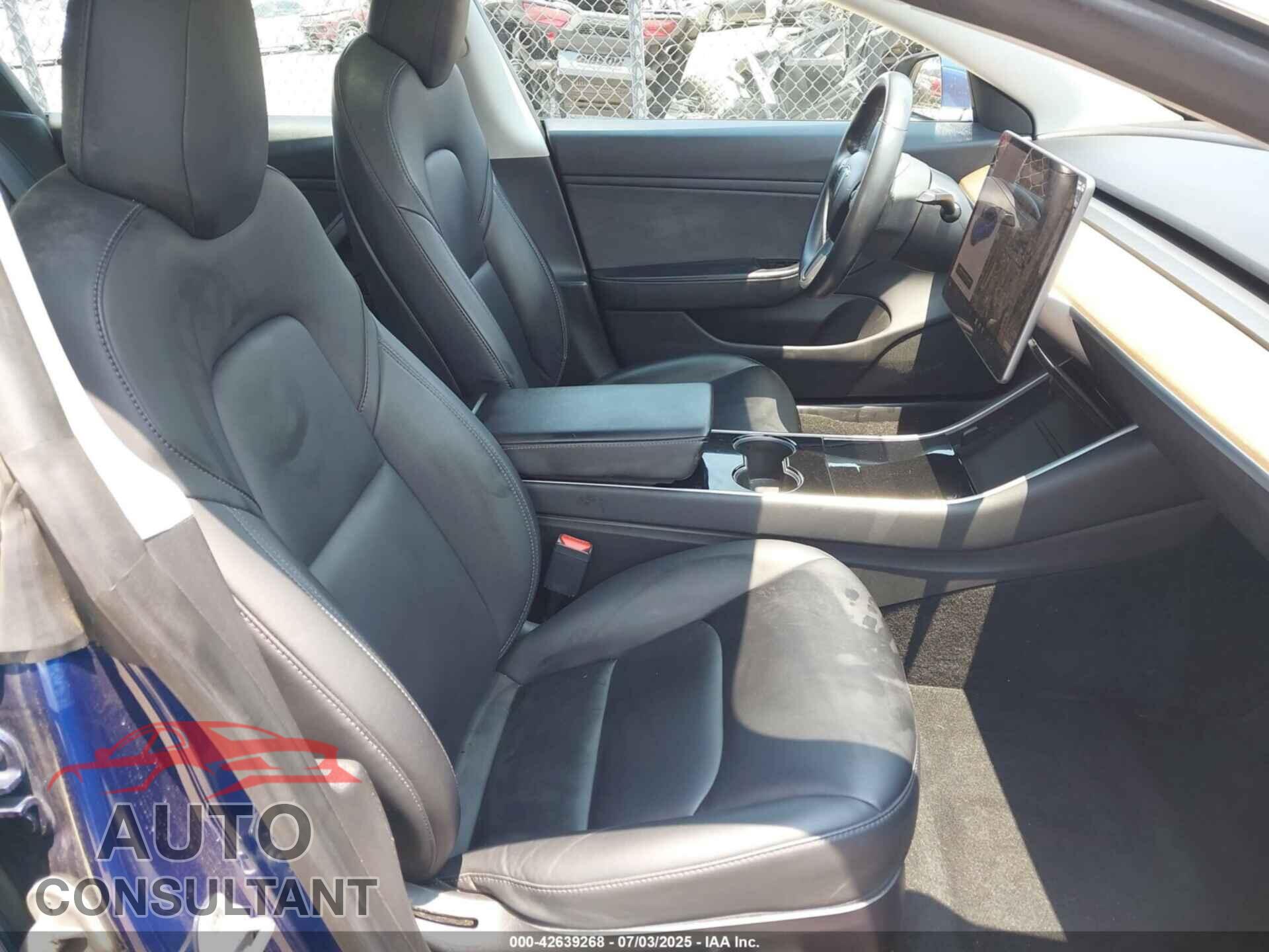 TESLA MODEL 3 2019 - 5YJ3E1EB2KF194243