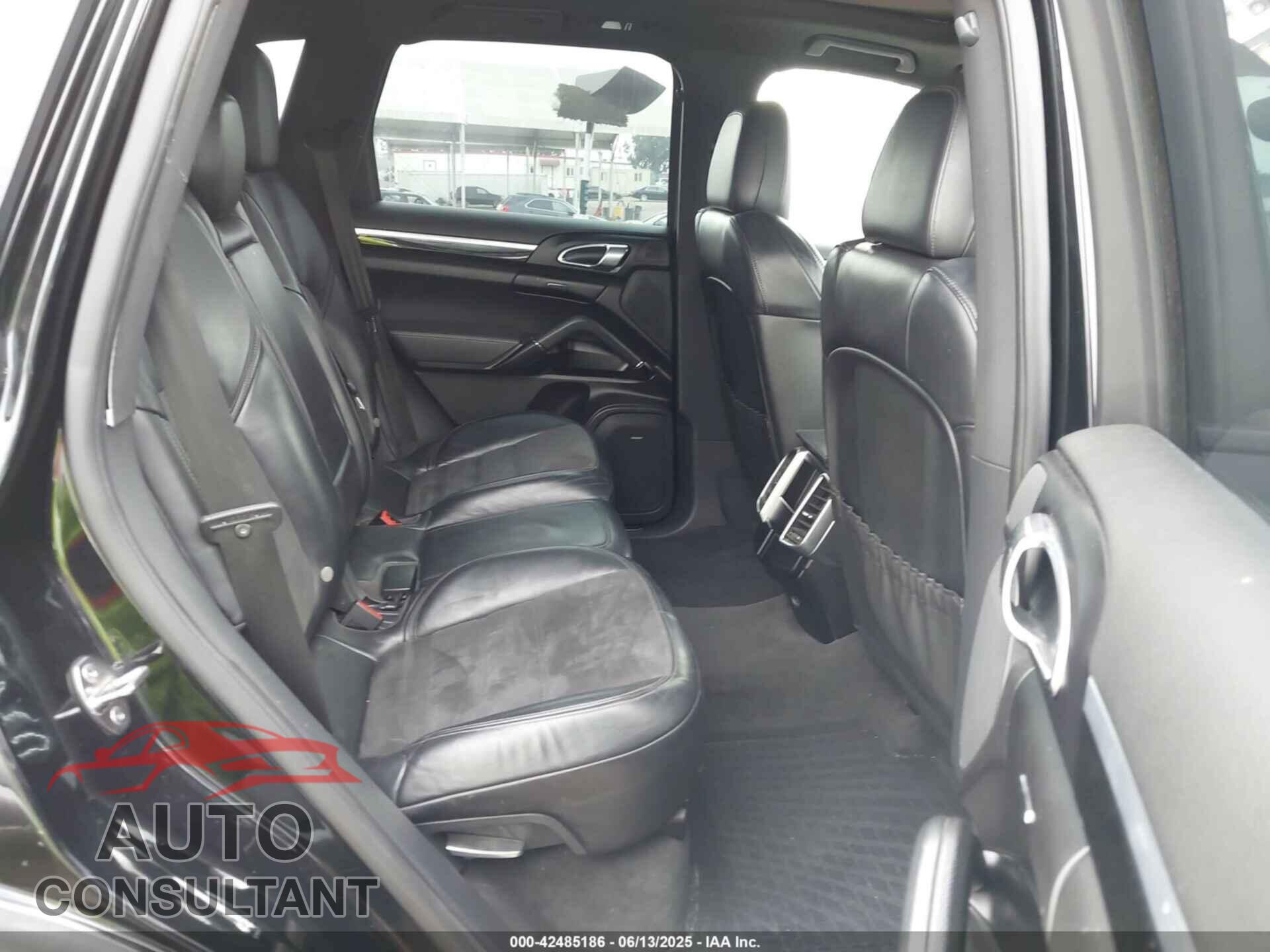 PORSCHE CAYENNE 2017 - WP1AA2A22HKA82177