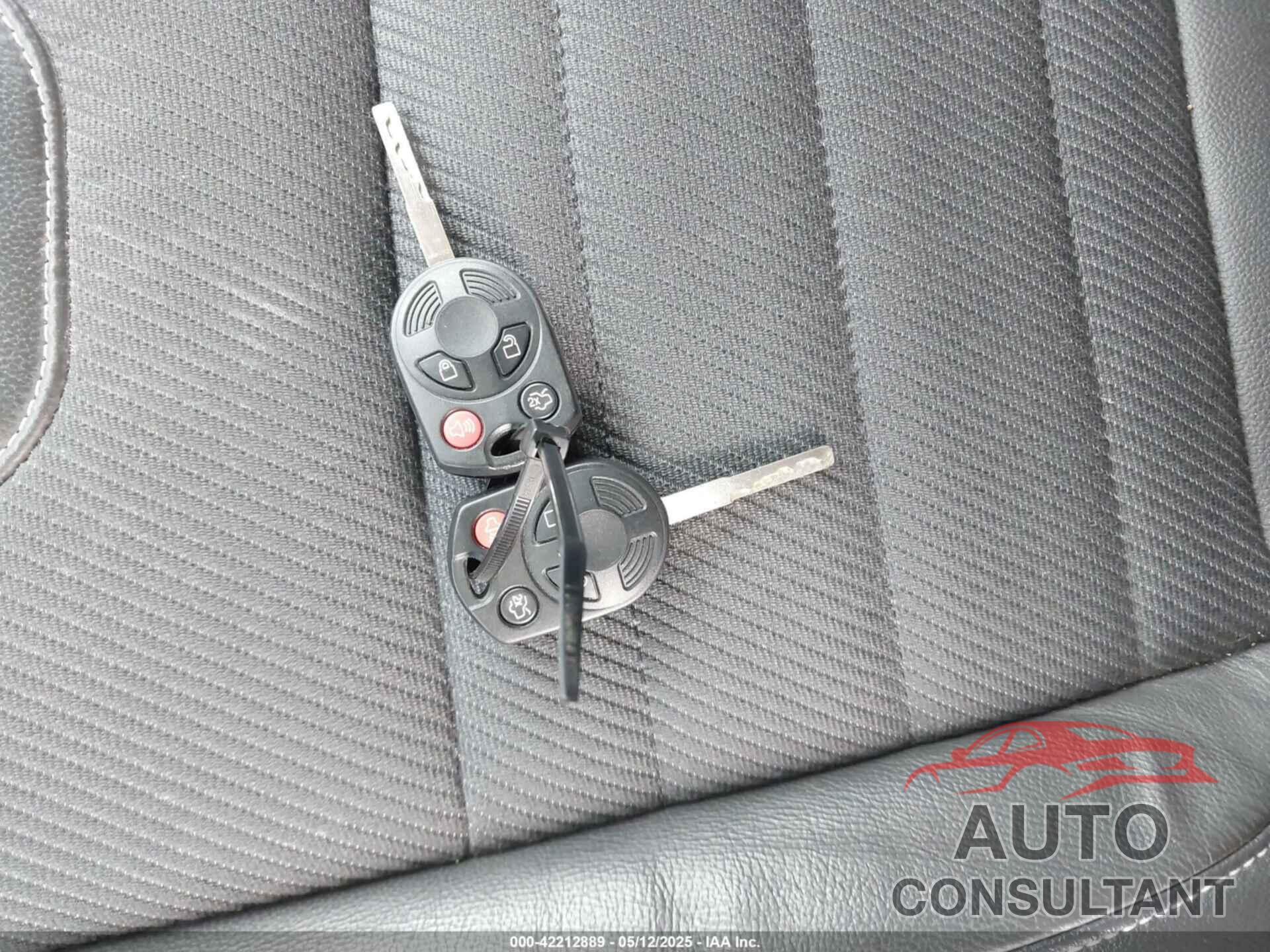 FORD ESCAPE 2016 - 1FMCU9G90GUB05288