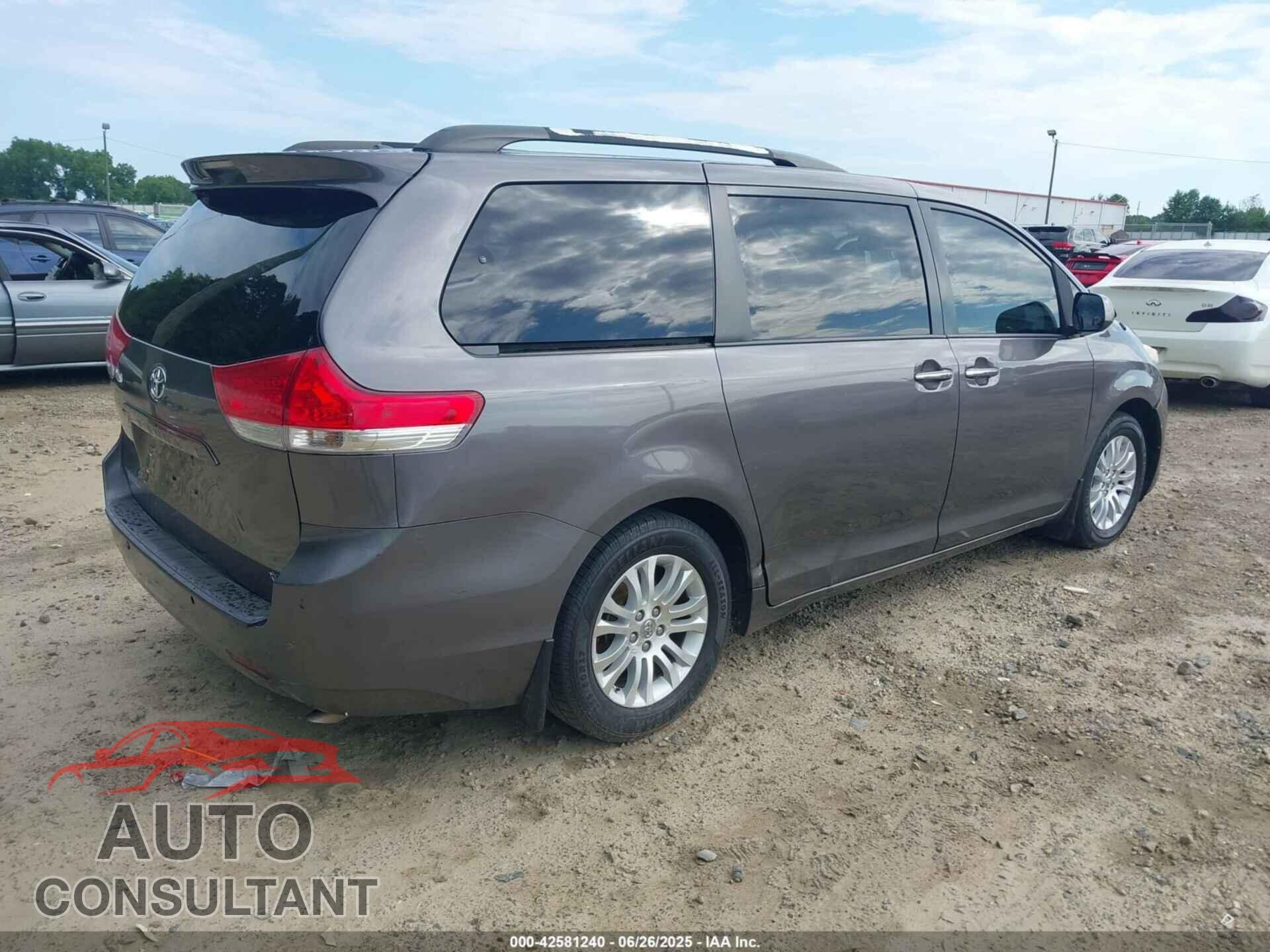TOYOTA SIENNA 2013 - 5TDYK3DC8DS386897